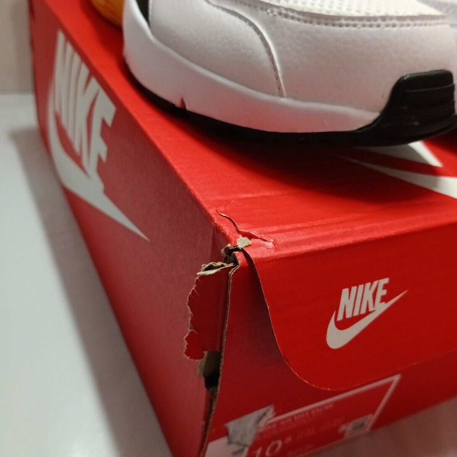 Nike Nike Men's 10.5 Air Max Excee White Black Gold Shoes Size US 10.5 / EU 43-44 - 9 Thumbnail