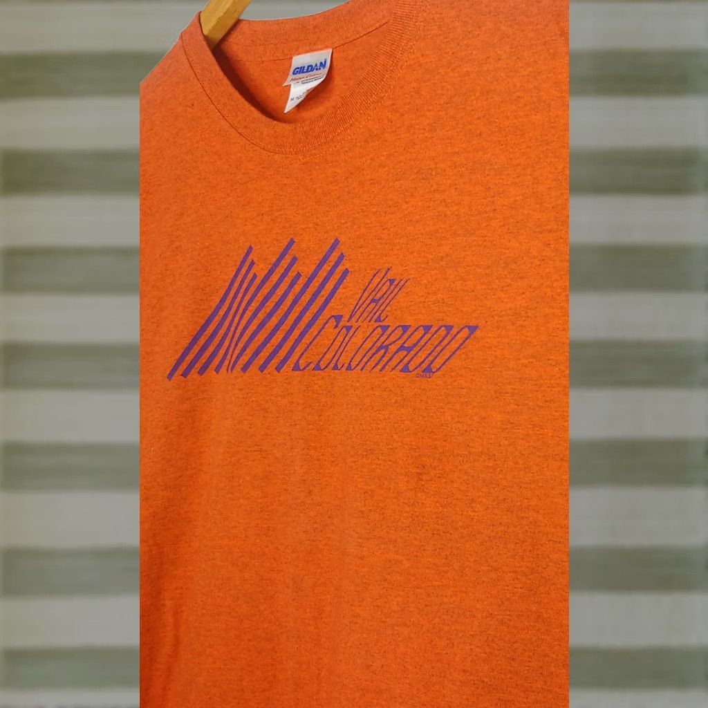 Gildan Vail Colorado Shirt XL Orange Purple Mountain Resort Ski Town Short Sleeve Men T-Shirt Size US XL / EU 56 / 4 - 1 Thumbnail