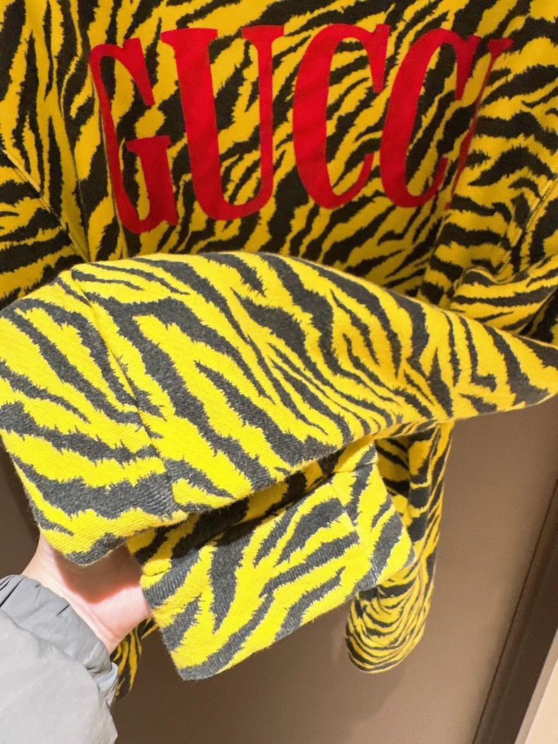 Gucci Gucci Tiger pattern big logo sweatshirt 2504-Nextarrow Size US S / EU 44-46 / 1 - 5 Thumbnail