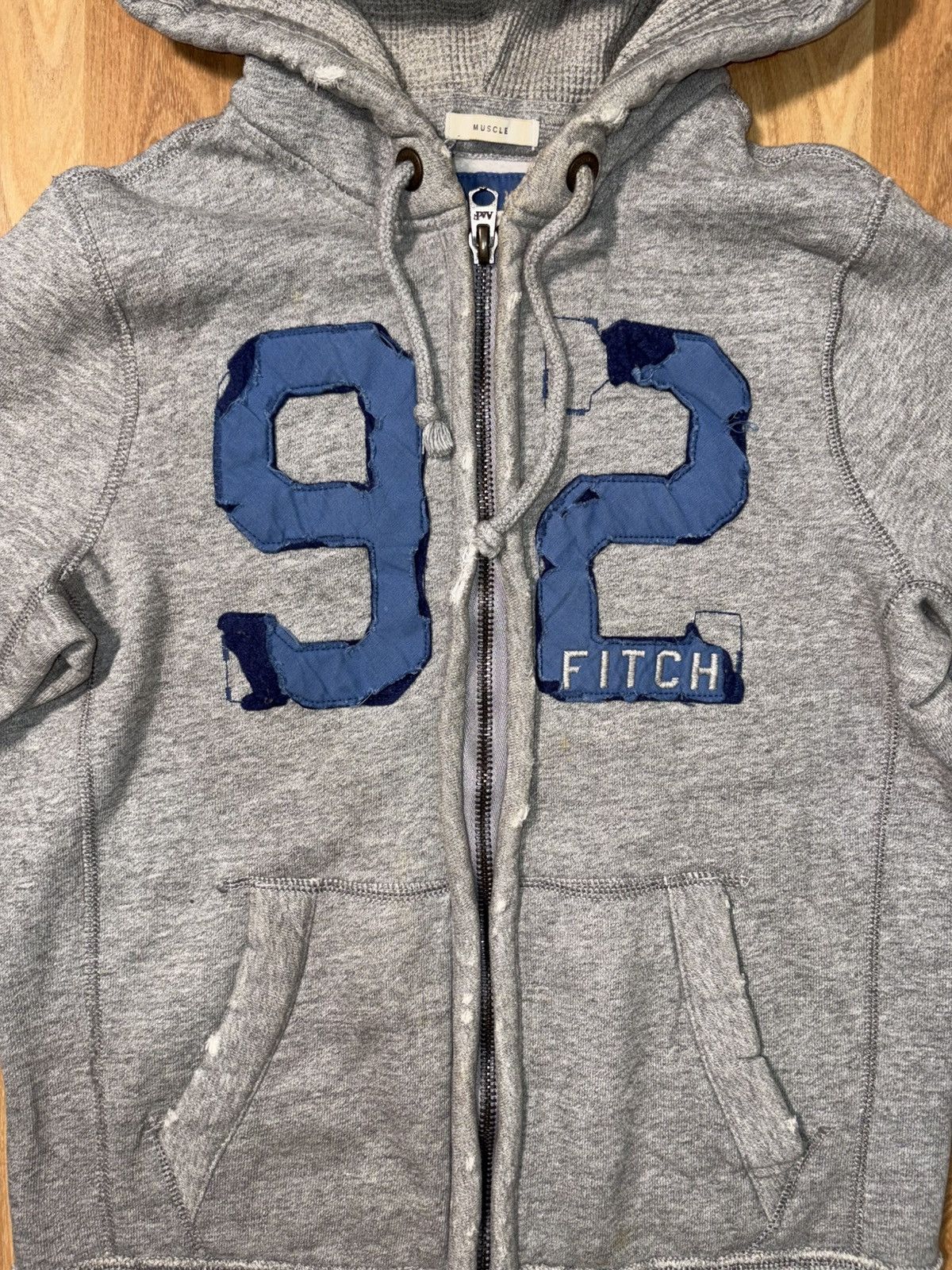 Abercrombie & Fitch Vintage Abercrombie& Fitch Distressed MuscleFit ZipUp Hoodie Size US S / EU 44-46 / 1 - 3 Thumbnail