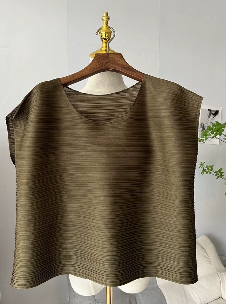 Issey Miyake Issey Miyake Brown pleated vest Size L / US 10 / IT 46 - 1 Thumbnail