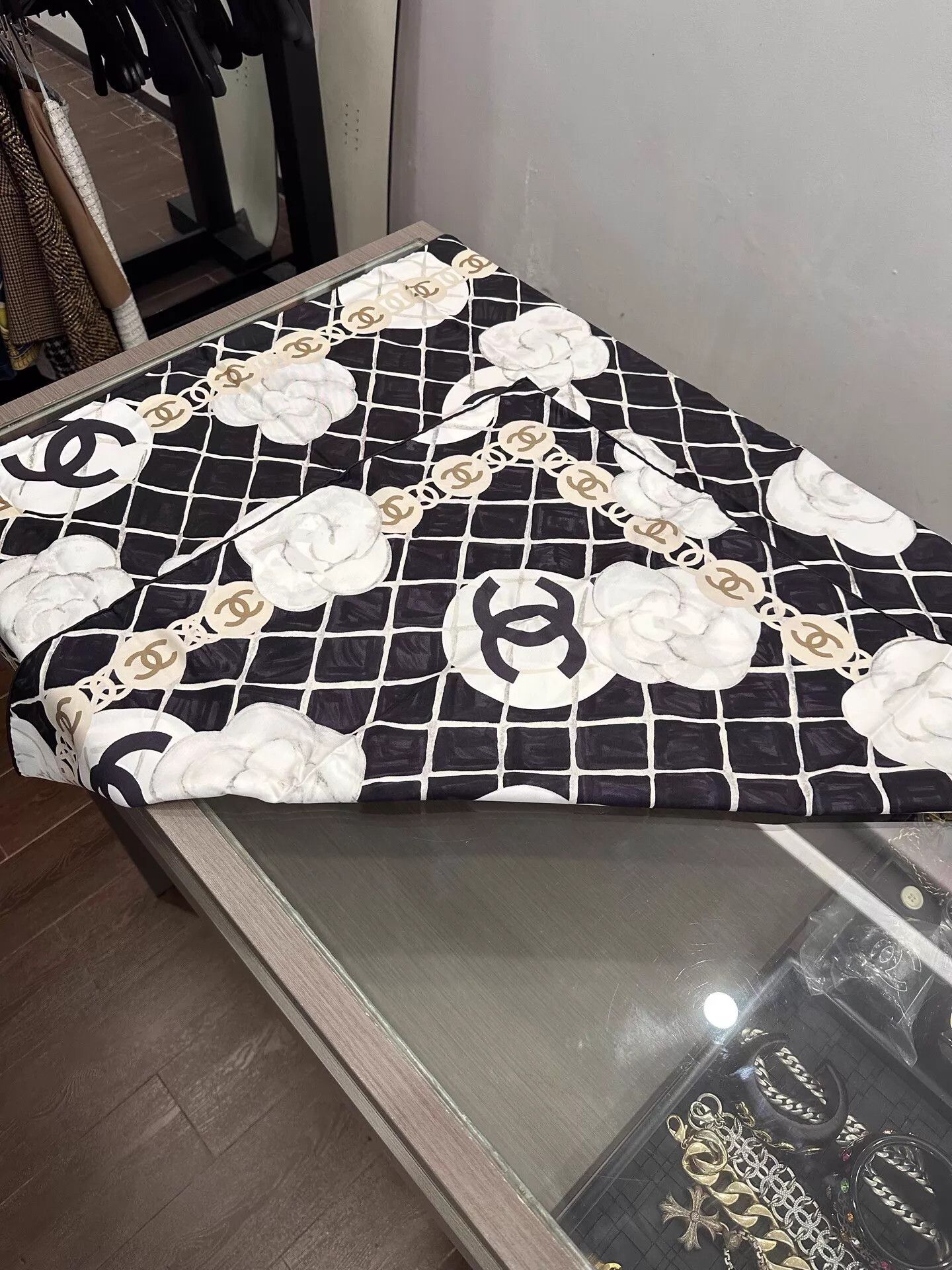 Chanel Chanel Camellia CC print silk scarf black white new Size ONE SIZE - 5 Thumbnail
