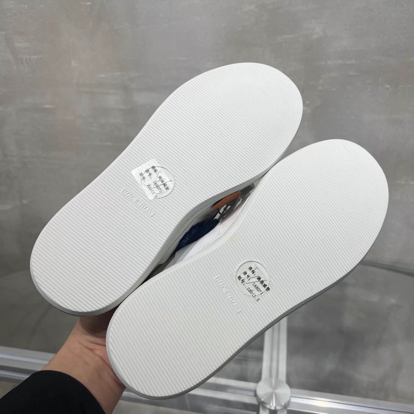 Louis Vuitton Louis Vuitton x Yayoi Kusama slides UK2/36 Size US 4.5 / IT 34.5 - 7 Thumbnail