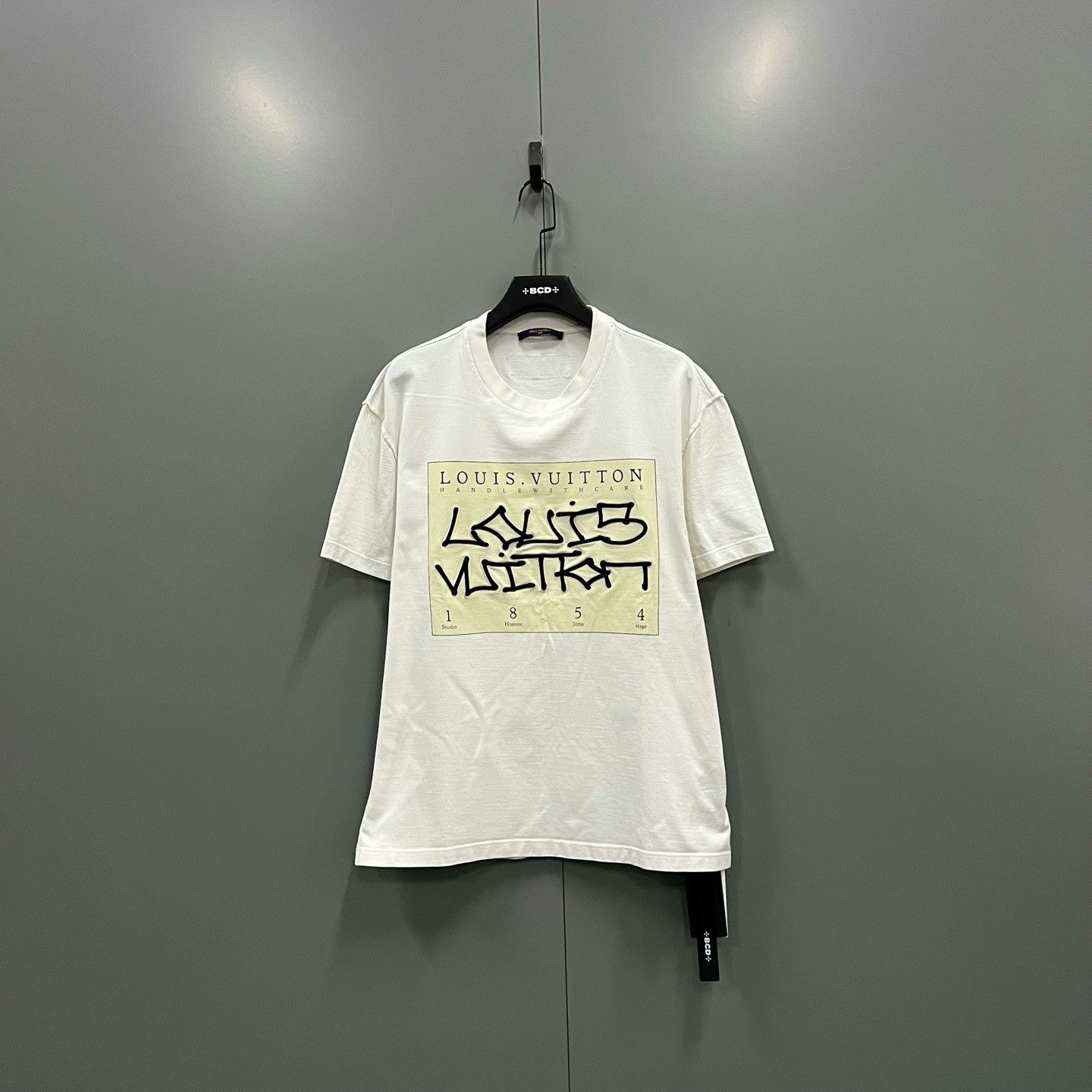 Louis Vuitton Louis Vuitton Solid Embroidered Logo T-shirt Size US XL / EU 56 / 4 - 1 Thumbnail