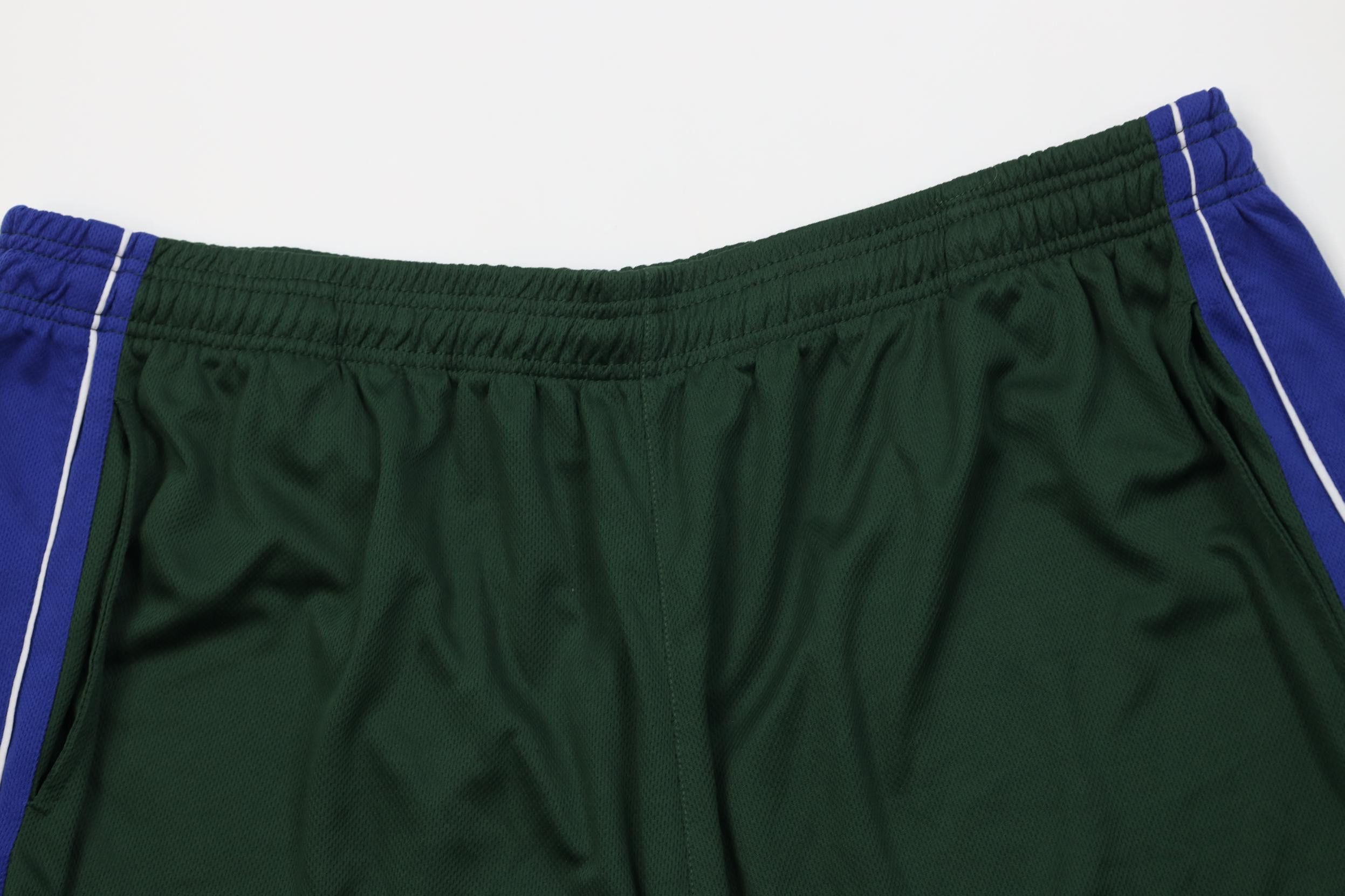 Majestic Vintage Majestic Above Knee Milwaukee Bucks Shorts Size US 42 / EU 58 - 2 Thumbnail