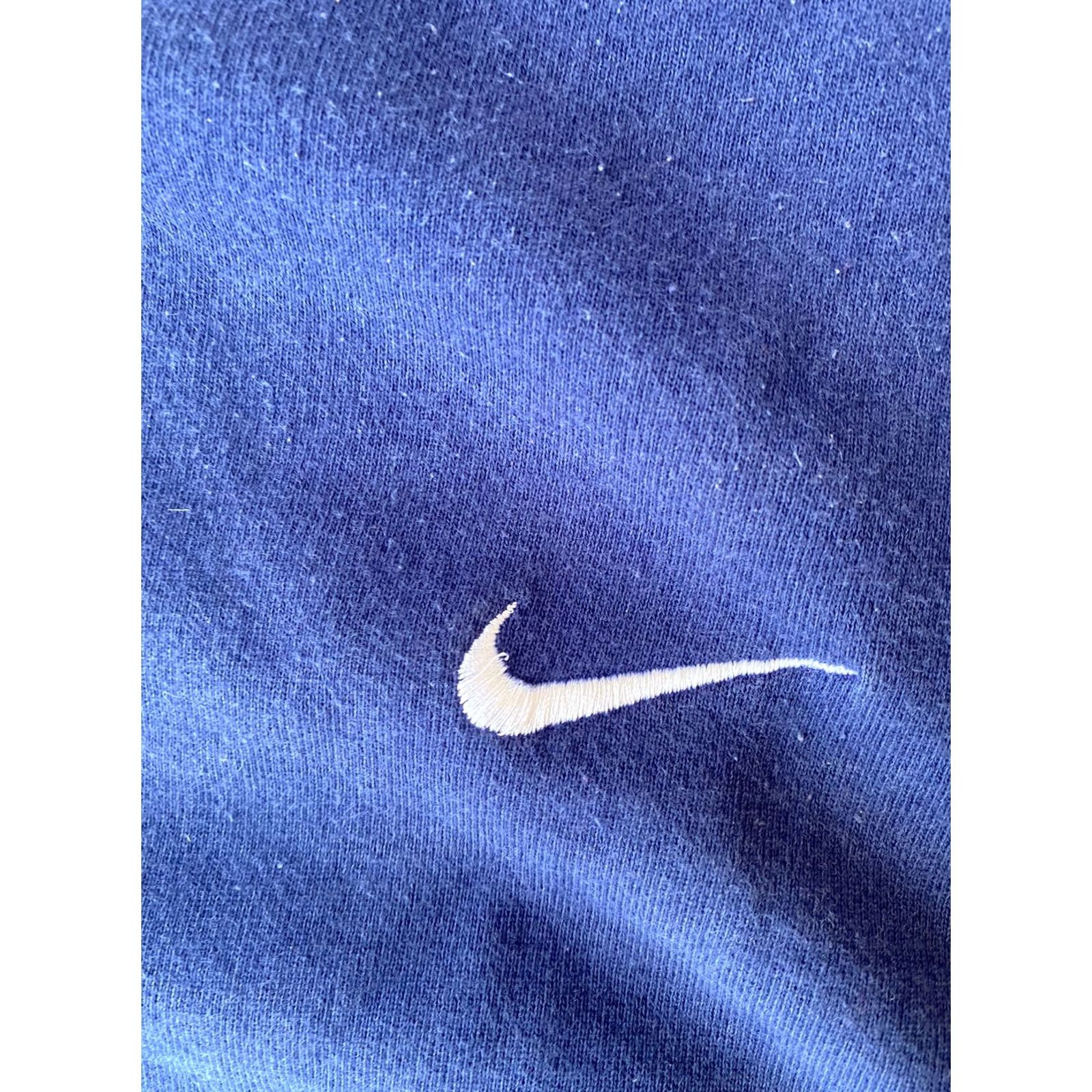Nike VINTAGE Nike Swoosh Navy Sweatshirt L Large White Tag Mens 90s Crew Neck Pullover Logo Embroidered Size US L / EU 52-54 / 3 - 3 Thumbnail