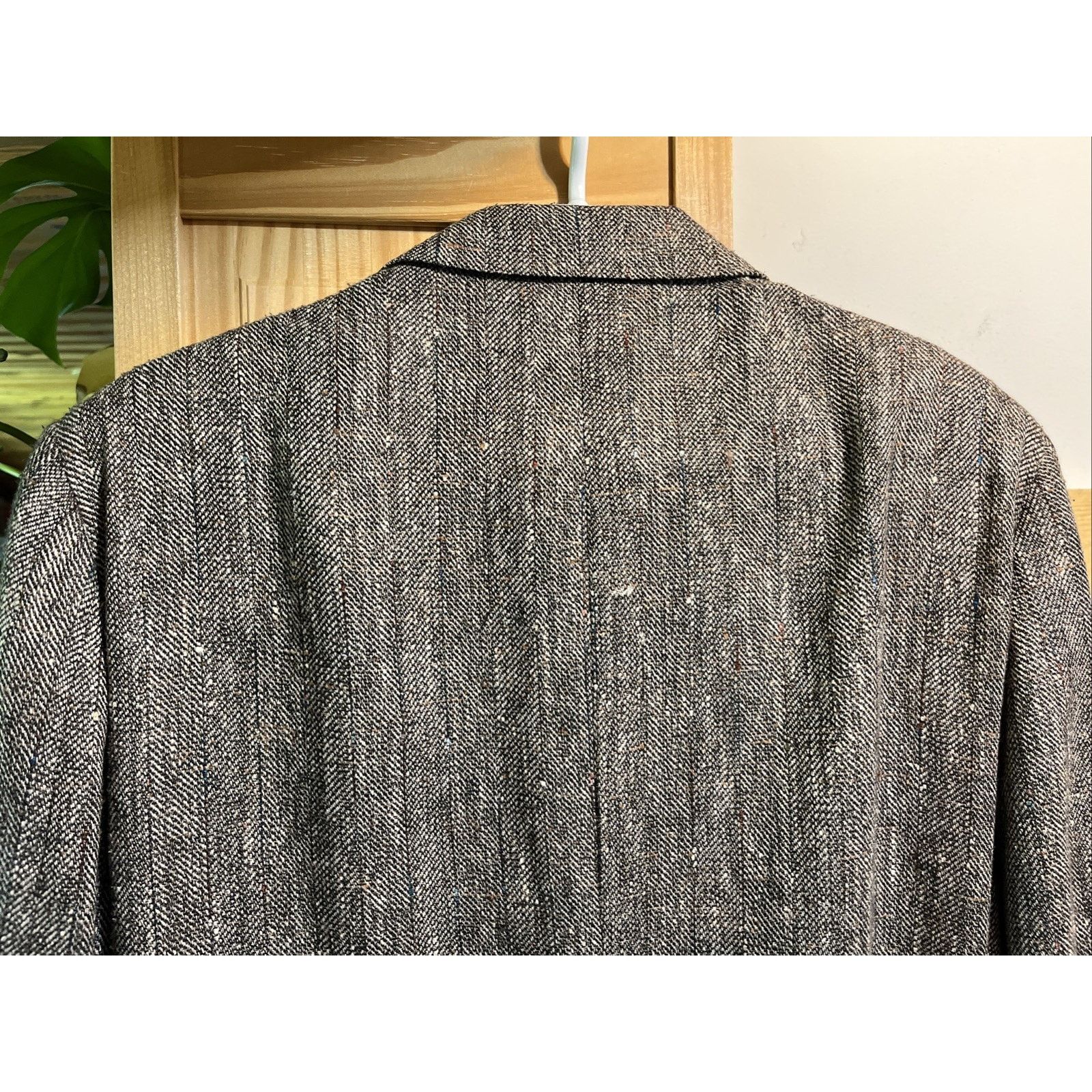 Botany 500 Botany 500 Men’s 42 Reg L Wool Tweed Gray 2 Button sportcoat Size US L / EU 52-54 / 3 - 8 Thumbnail