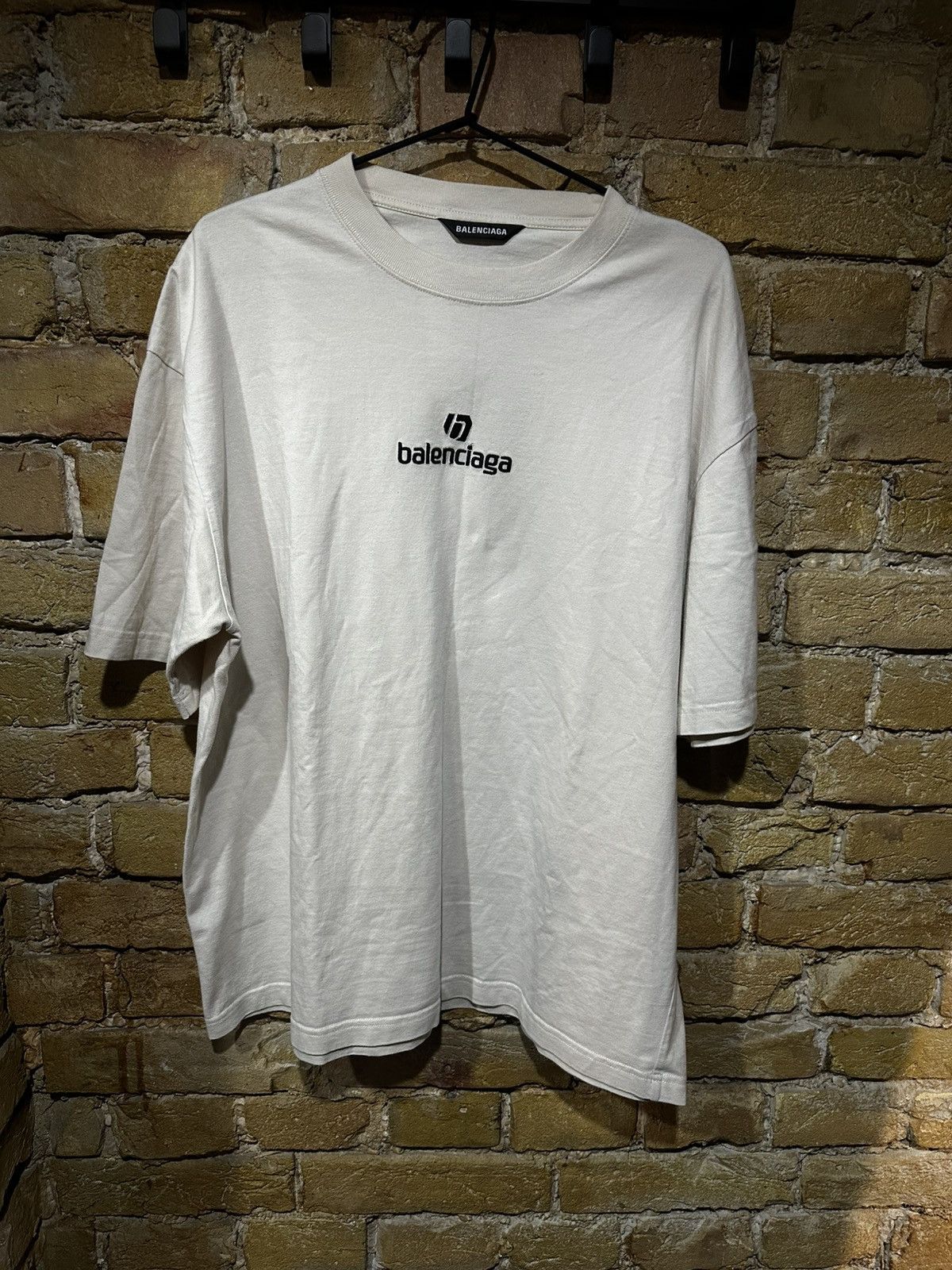 Balenciaga balenciaga sponsor embroidered logo tee Size US L / EU 52-54 / 3 - 1 Thumbnail
