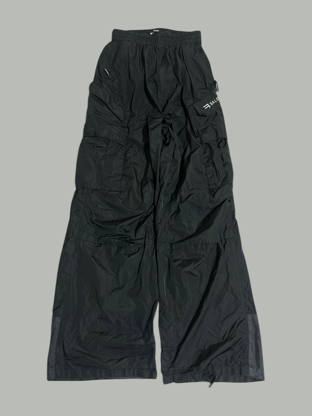 Balenciaga Balenciaga Technical Baggy Cargo Pants Size US 28 / EU 44 - 1 Thumbnail