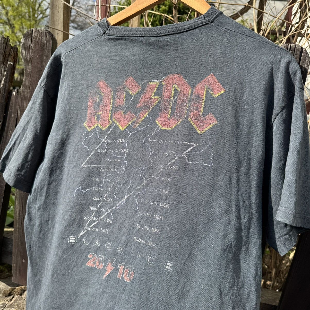 AC/DC × Band Tees × Vintage Vintage ACDC Black Ice World Tour Washed Thrashed Tee 00s Size US L / EU 52-54 / 3 - 10 Thumbnail