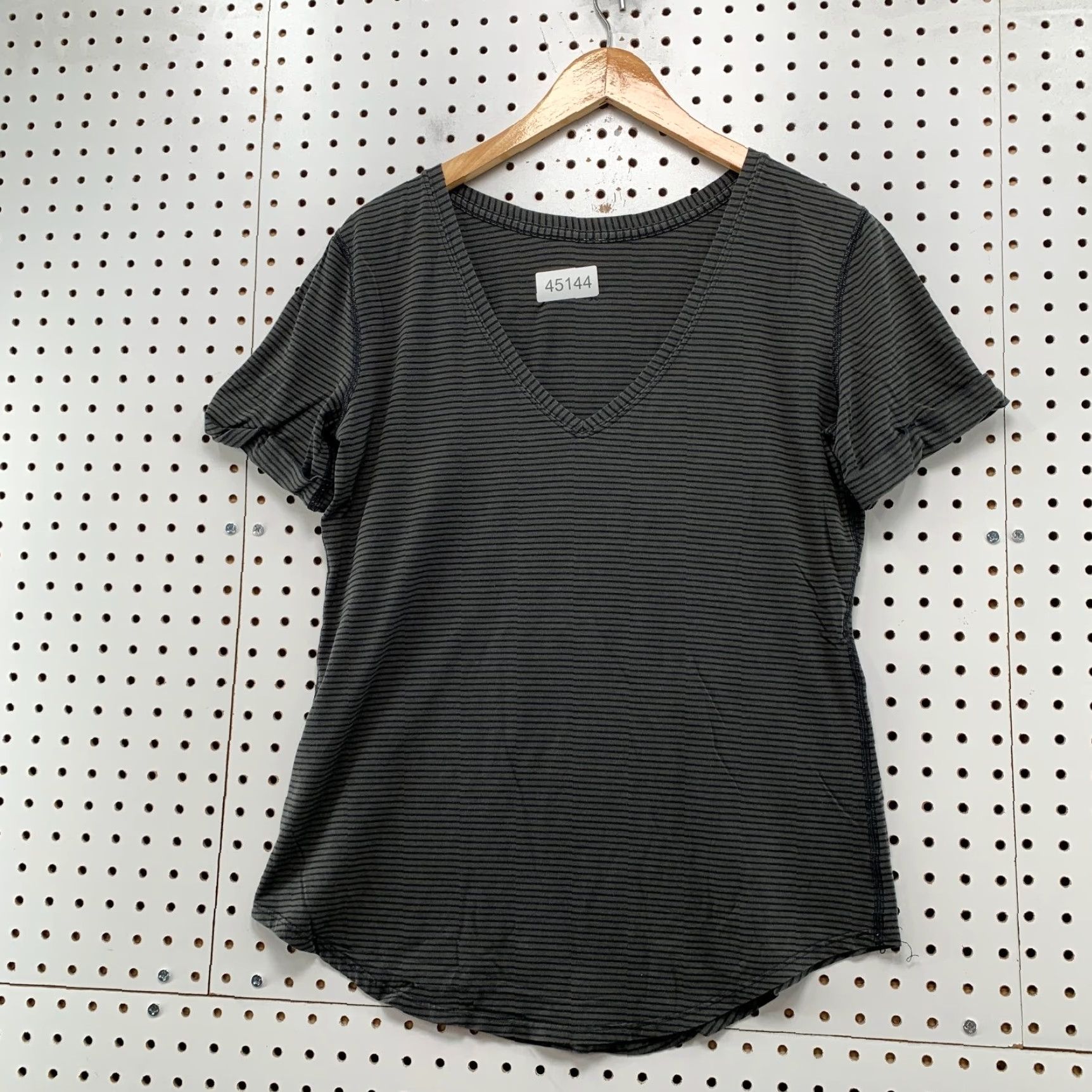 Lululemon Lululemon Love T Shirt Womens Fits Medium Black Striped Short Sleeve V Neck - Women's T-Shirt, Black, Medium, Striped, Love Theme, Activewear Size M / US 6-8 / IT 42-44 - 2 Thumbnail