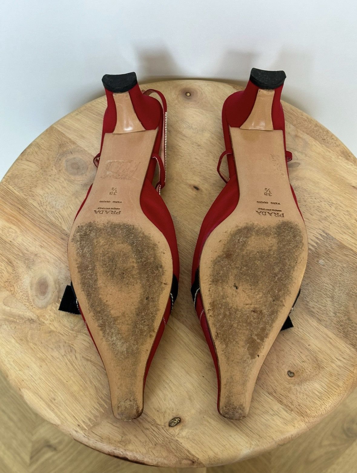 Prada Tytuł Prada Red Satin Slingback Kitten Heels With Navy Bow Size US 7.5 / IT 37.5 - 13 Thumbnail