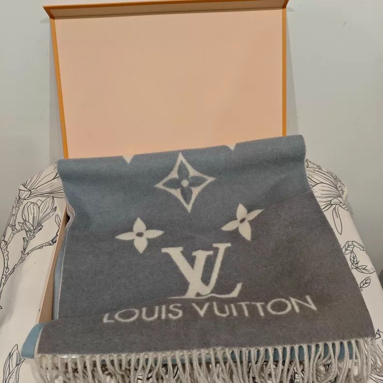 Louis Vuitton Louis Vuitton Pink and blue ombre presbyopic printed cashm Size ONE SIZE - 7 Thumbnail