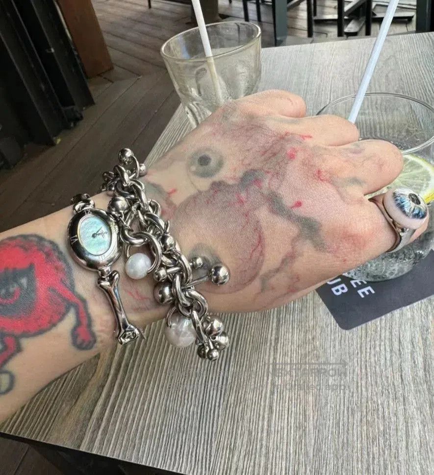 Acne Studios Acne Studios Baroque Pearl Bracelet. Size ONE SIZE - 4 Thumbnail