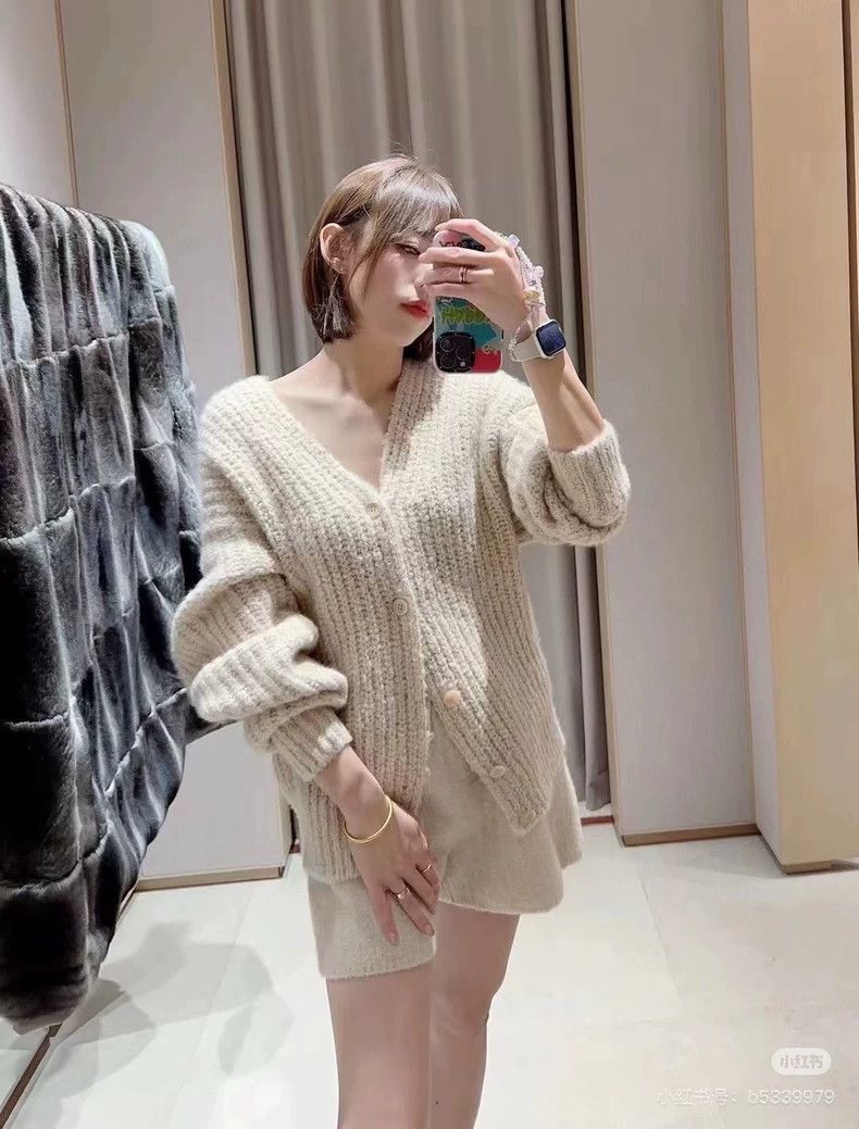 Loro Piana LORO PIANA Classic cocooning milk tea color cardigan Size XS / US 0-2 / IT 36-38 - 9 Thumbnail