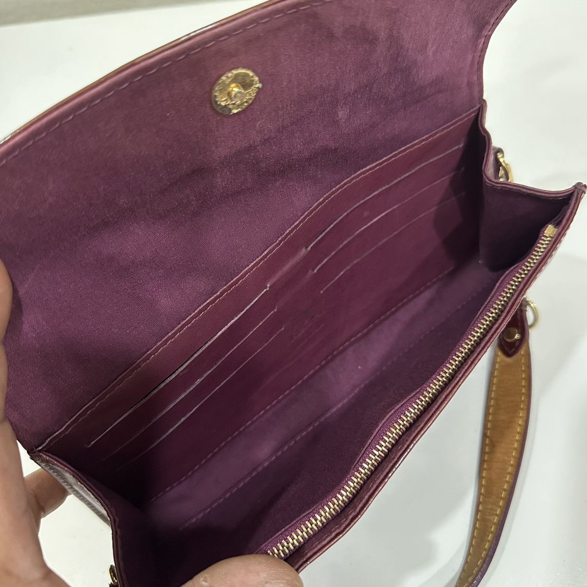 Louis Vuitton ‼️LASTDROP‼️LOUIS VUITTON AMARANTE VERNIS SUNSET BOULEVARD BAG Size ONE SIZE - 11 Thumbnail