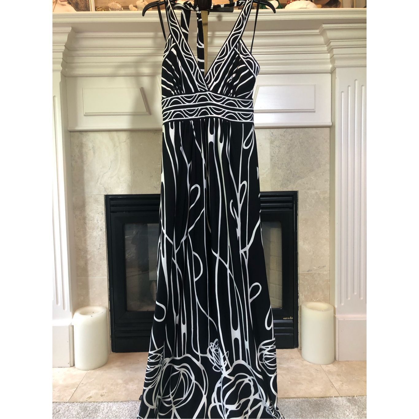 BCBG Maxazria Women's Black and White Backless V Neck Long D