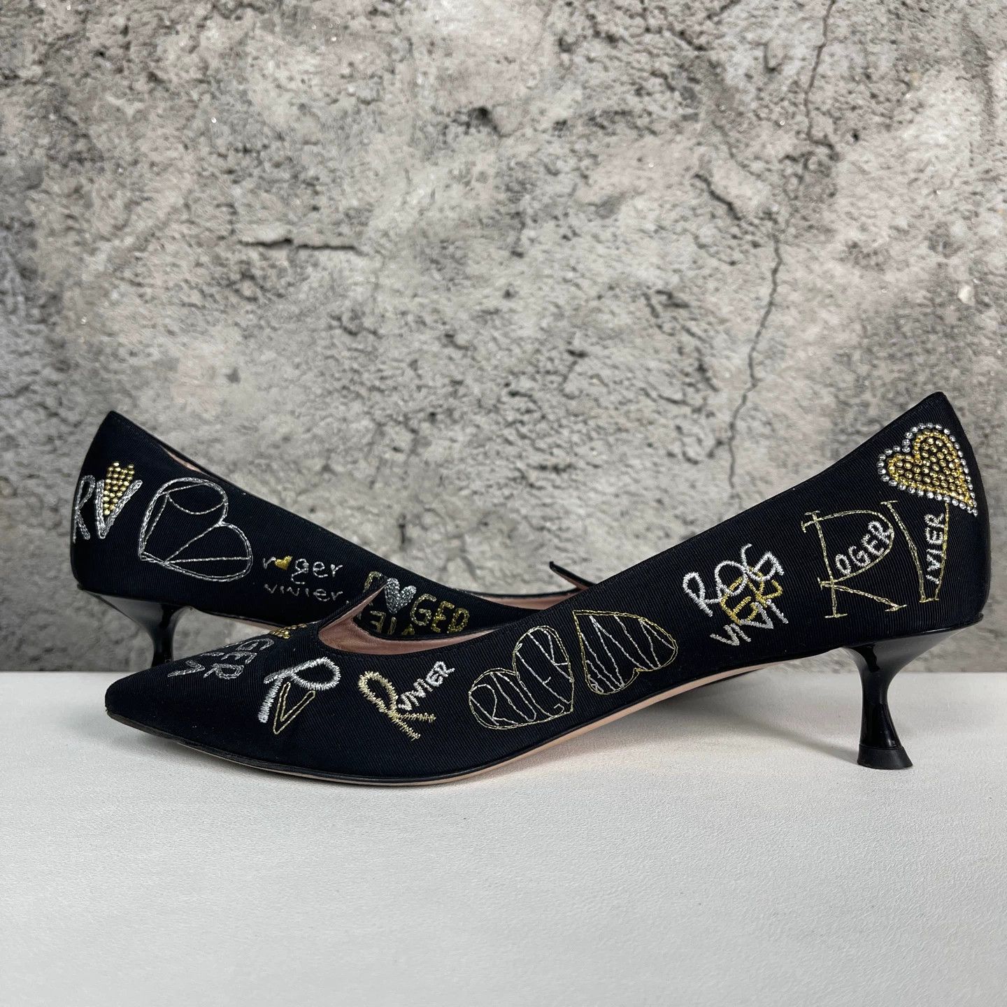 Roger Vivier RV Kitten Heel Pumps Size 36 Size US 5.5 / IT 35.5 - 6 Thumbnail