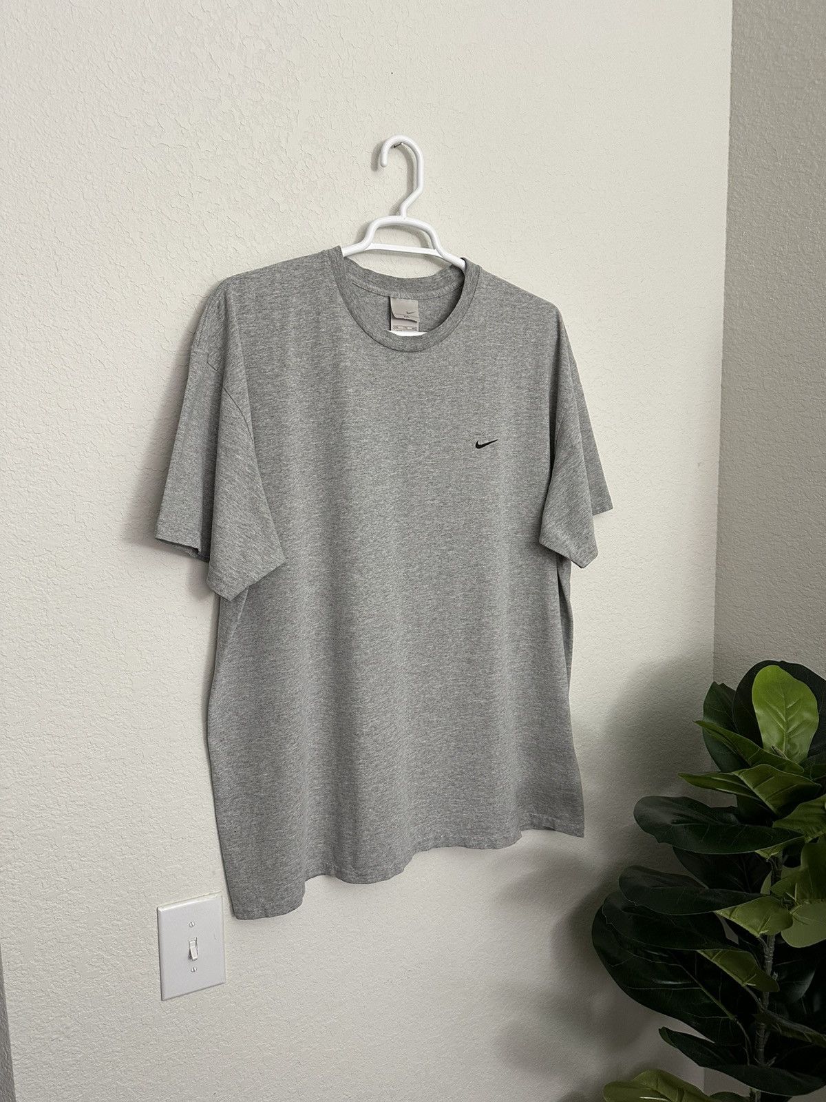 Nike × Vintage Vintage Y2K Nike Side Swoosh T-shirt Size XXL Gray Essential Size US XXL / EU 58 / 5 - 1 Thumbnail