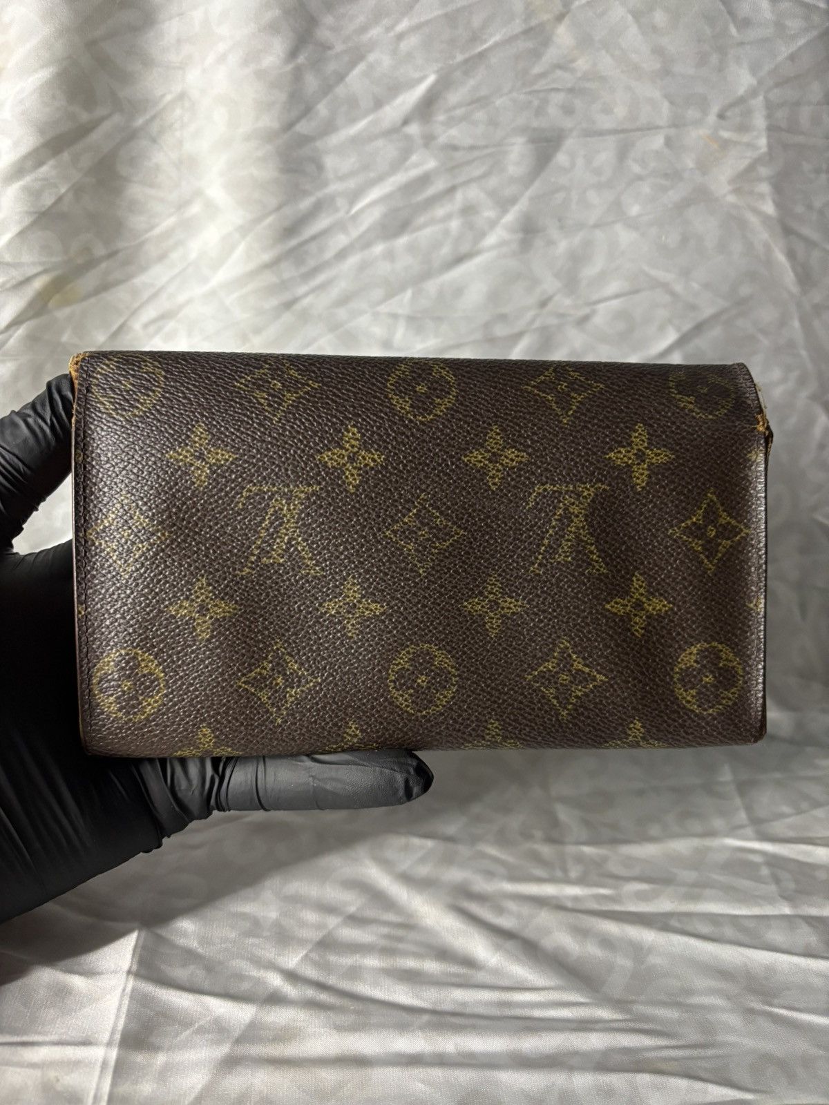 Louis Vuitton (very worn) Louis Vuitton Long Wallet Size ONE SIZE - 2 Thumbnail
