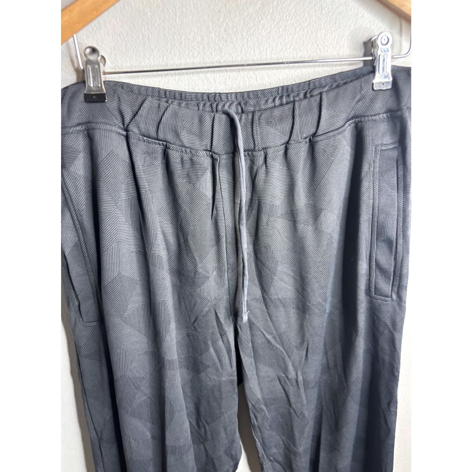 Hugo Boss BOSS Hugo Boss Pants Mens 2XL Gray Geometric Joggers Elastic Waist Pockets Size US 39 - 2 Thumbnail