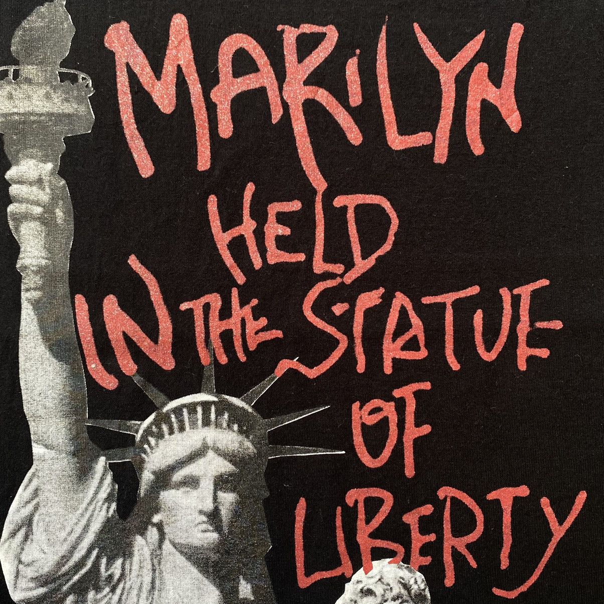 Other Marilyn Monroe ‘Marilyn held in the statue of liberty’ Size US L / EU 52-54 / 3 - 3 Thumbnail