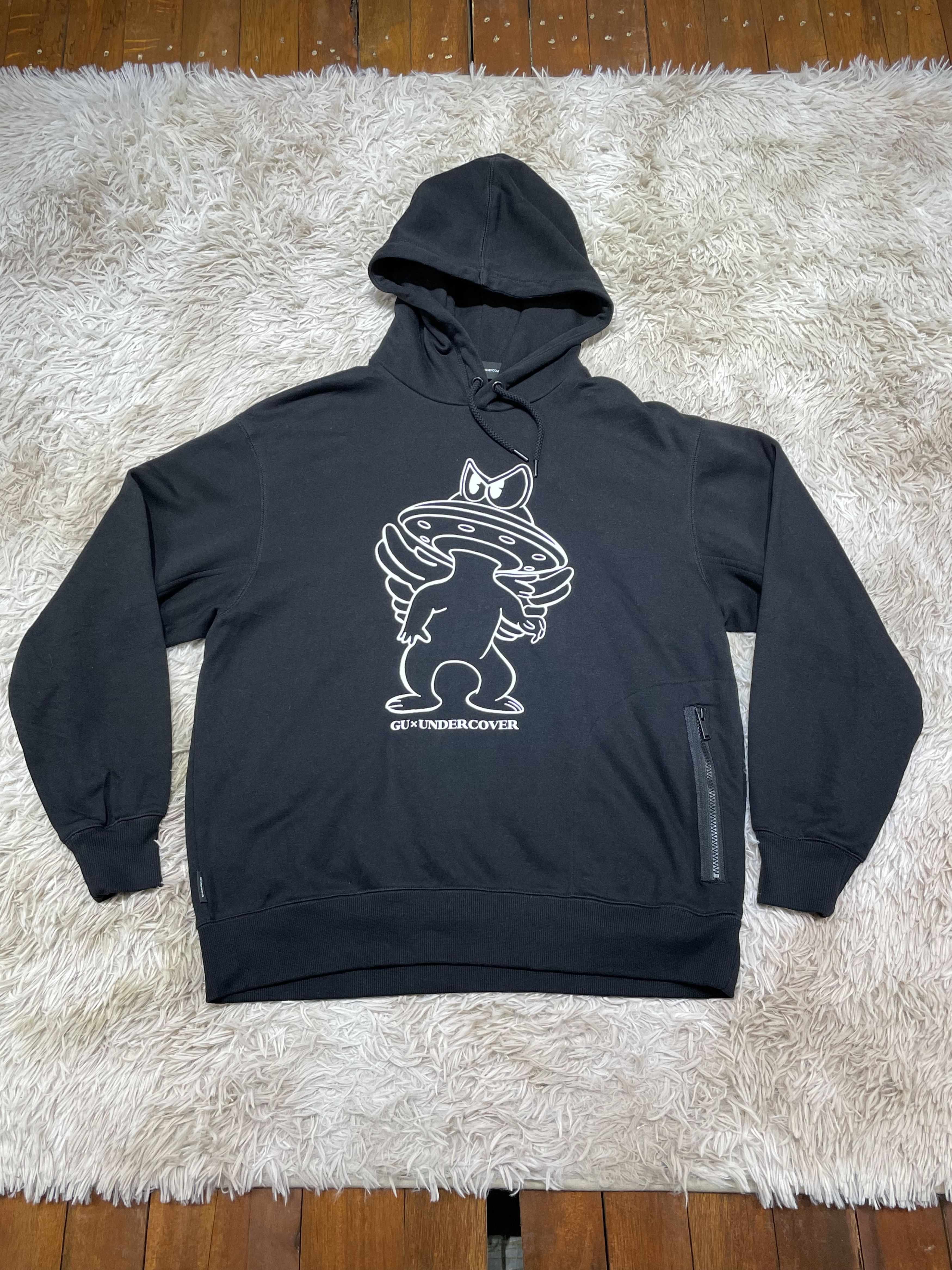 GU × Undercover Black Hoodie Alien Graphic Sweater Size US M / EU 48-50 / 2 - 1 Thumbnail