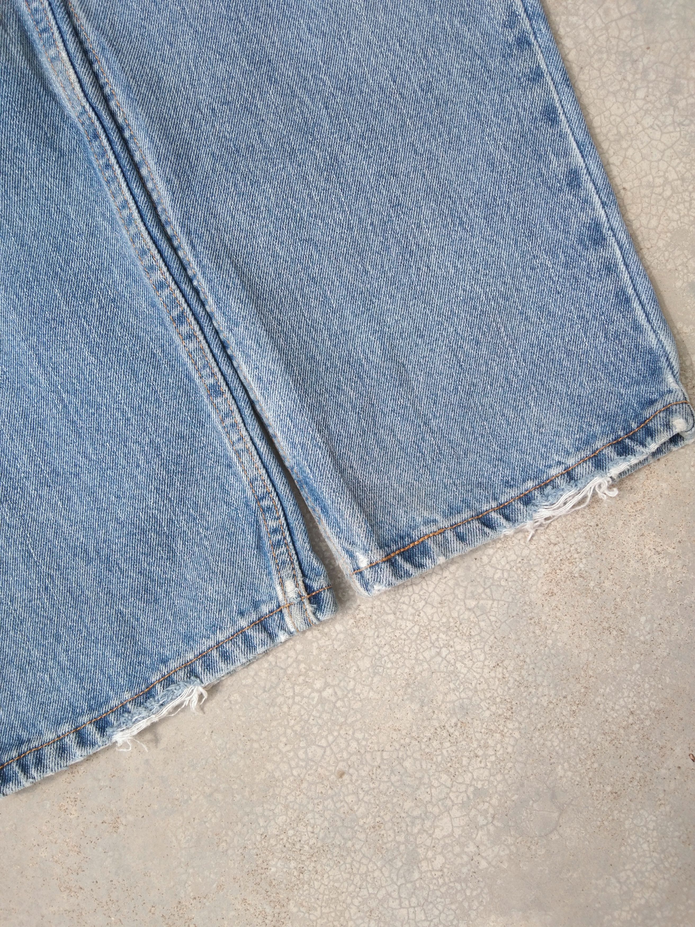 Levi's Vintage Levi's Jeans 550 Blue Washed Relaxed Fit 29x30 Size US 29 - 7 Thumbnail