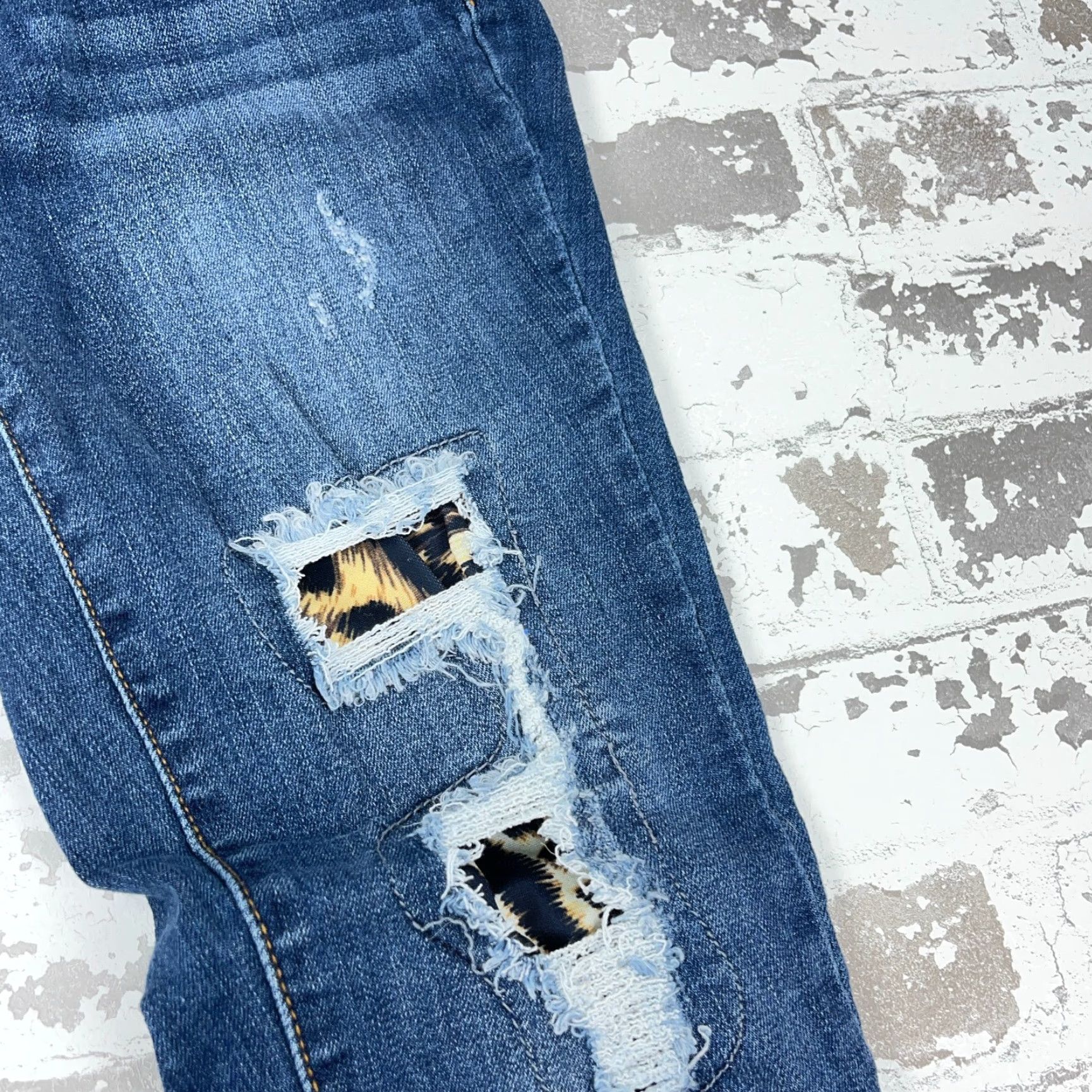 Vintage Judy Blue Jeans Women Skinny Mid Rise 25 Blue Denim 5-Pocket Distressed? No. 26in Inseam Slim Classic Modern Pants Size 25 Womens Jeans Size 42" / US 20 - 6 Thumbnail