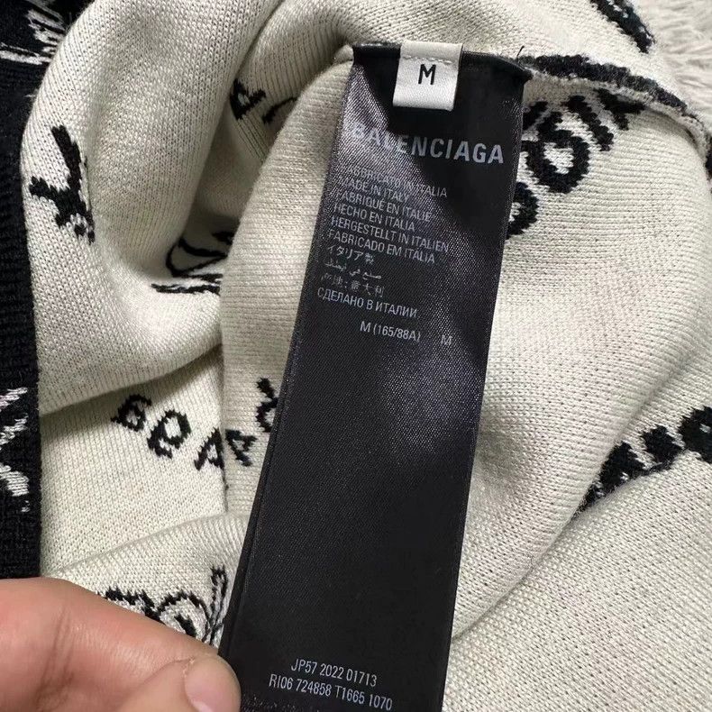 Balenciaga Balenciaga Bullet screen full of logo sweater 2502-Nextarro Size US M / EU 48-50 / 2 - 4 Thumbnail