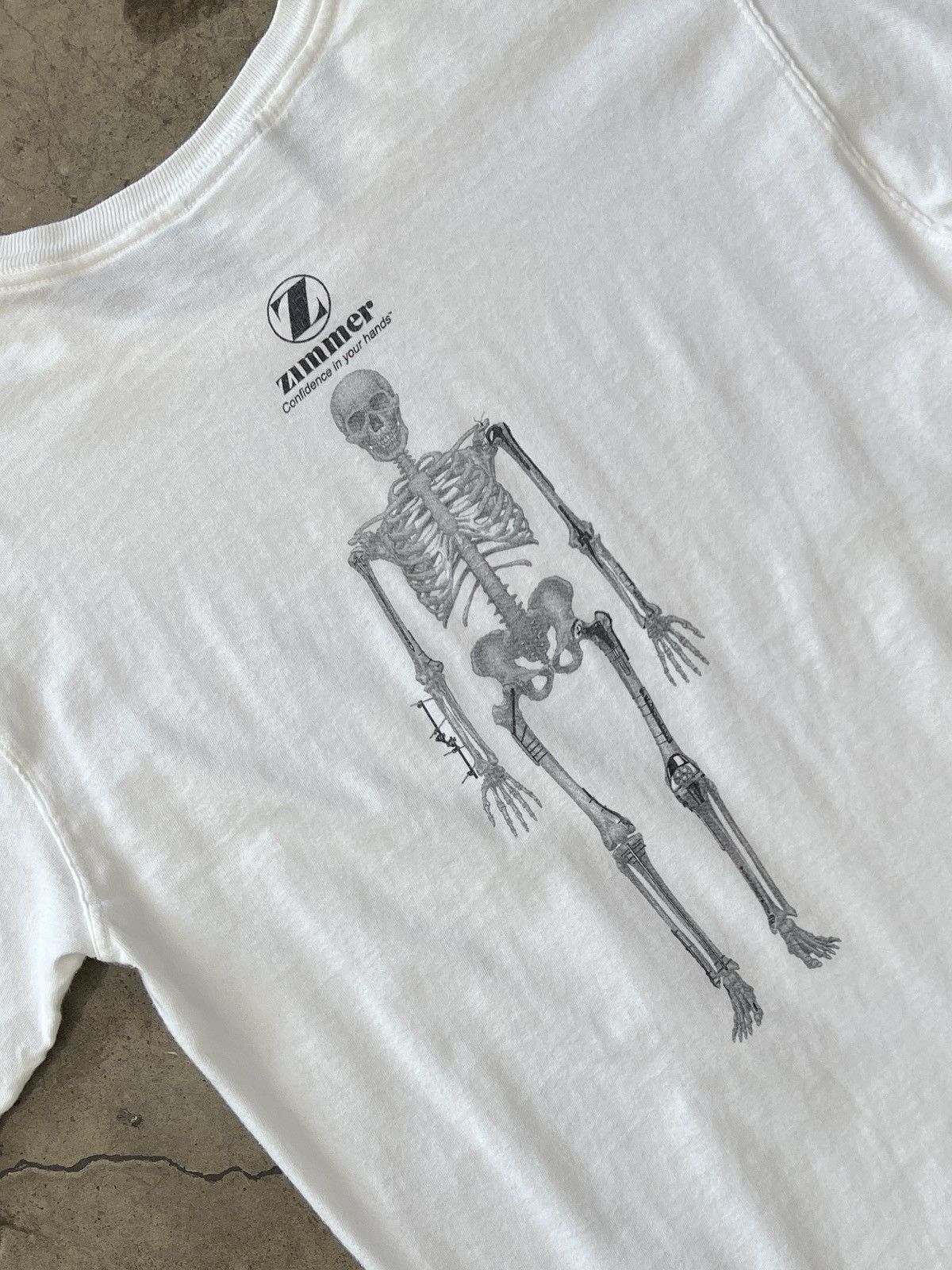 Vintage Vintage Zimmer Confidence in Your Hands Skeleton Tee Medium Size US M / EU 48-50 / 2 - 1 Thumbnail