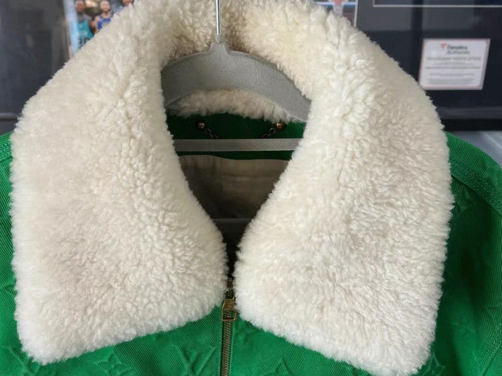 Louis Vuitton Louis Vuitton Green Denim Jacket with Fur Collar - dmc. Size US M / EU 48-50 / 2 - 5 Thumbnail