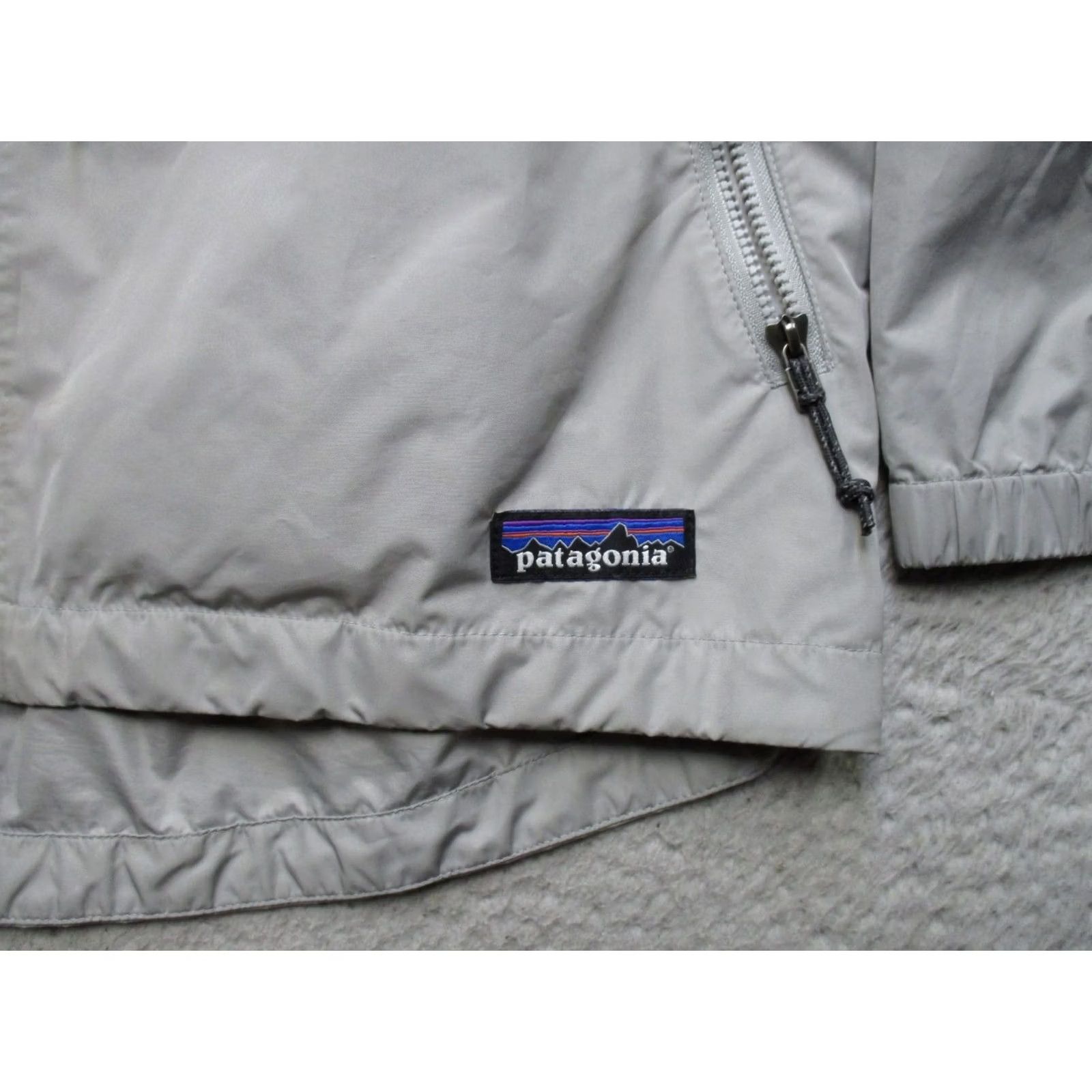Patagonia Patagonia Jacket Womens XS Gray Meriweather Hoody Windbreaker Waterproof Zip Taped Seams Lightweight Hiking Medium-Length Rain Shell Size XS / US 0-2 / IT 36-38 - 2 Thumbnail