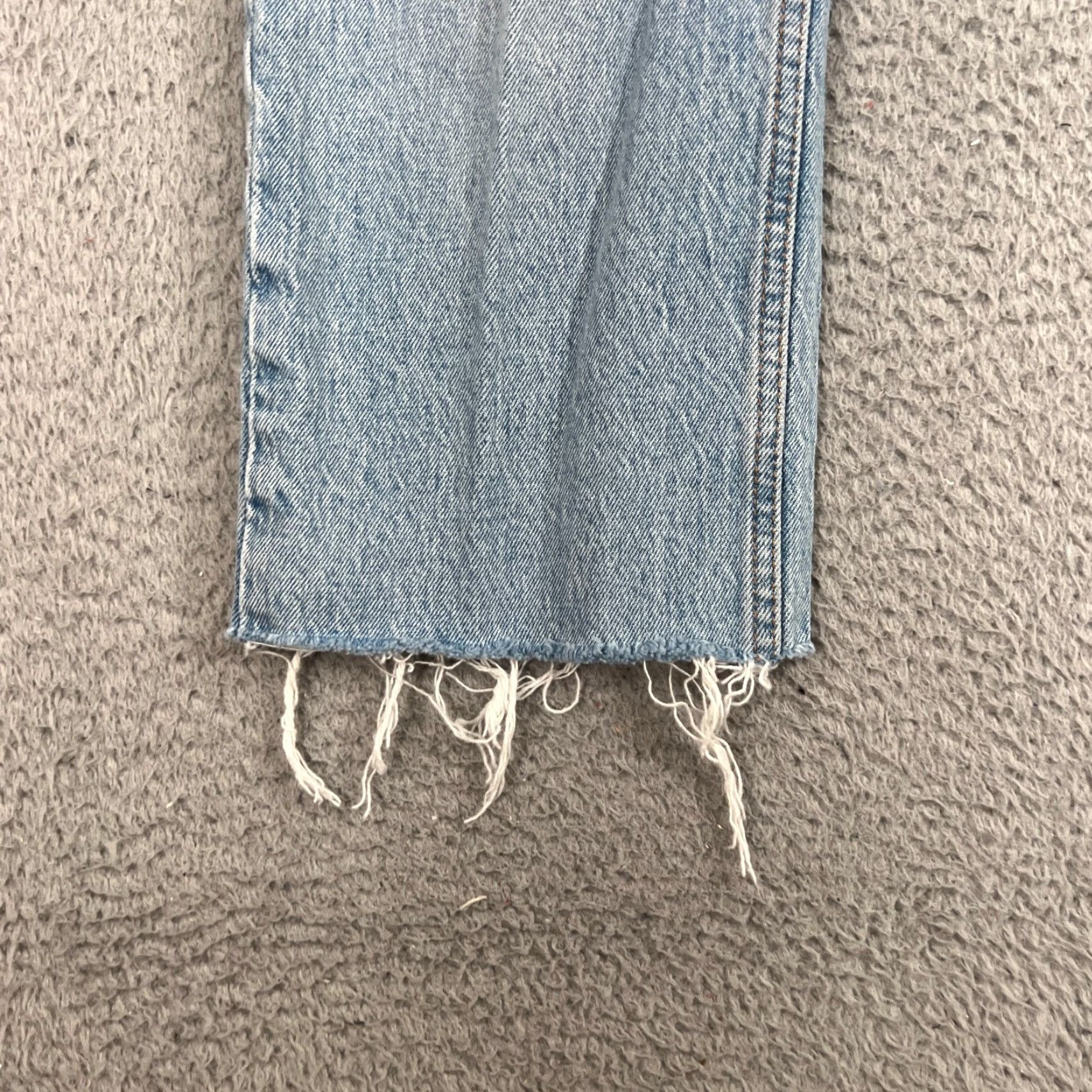Abercrombie & Fitch Abercrombie & Fitch Ultra High Rise 90s Straight Jeans Size 0 Light Wash Blue Denim Women Regular 5-Pocket 23 in Inseam Footnotes: Preowned/Vintage No Size 25" / US 0 / IT 36 - 2 Thumbnail