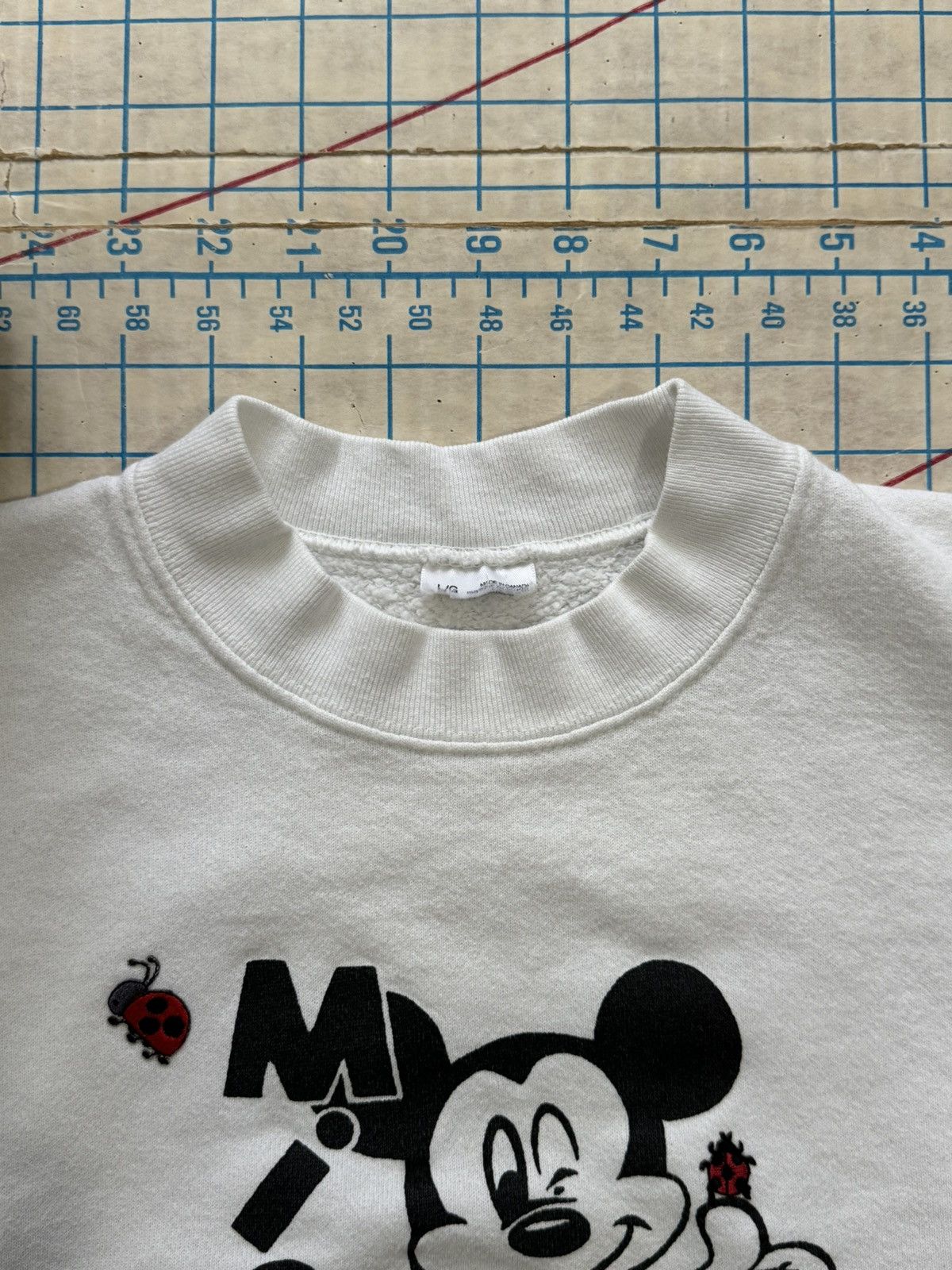 Disney × Mickey Mouse × Vintage Vintage Mickey Mouse Ladybug Crewneck Boxy Large White Size US L / EU 52-54 / 3 - 4 Thumbnail