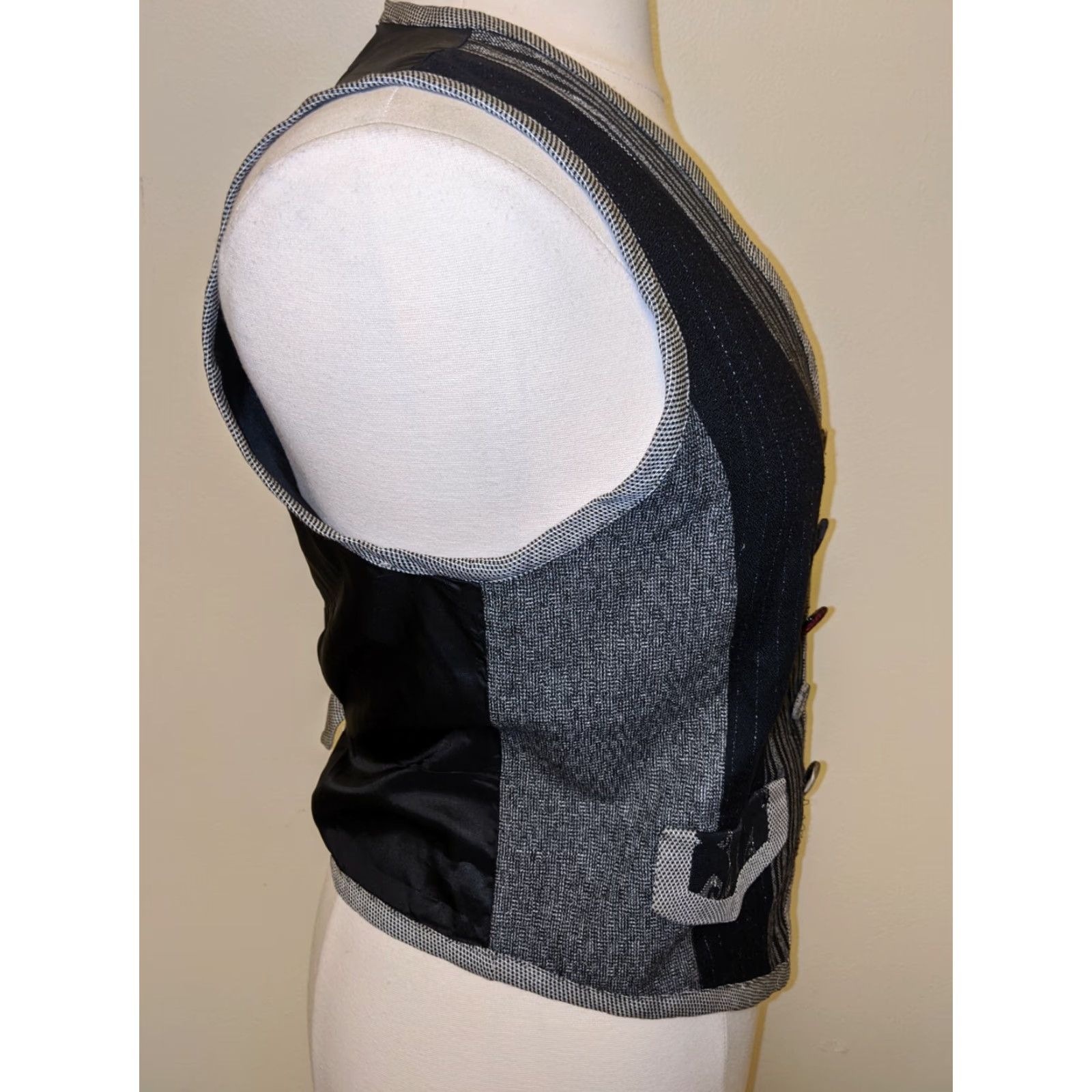 Vintage VINTAGE 90s Brannan Studio Art Deco Black & White Vest Medium Quilted Buttoned Women Casual Mens Womens Girls Size M / US 6-8 / IT 42-44 - 7 Thumbnail