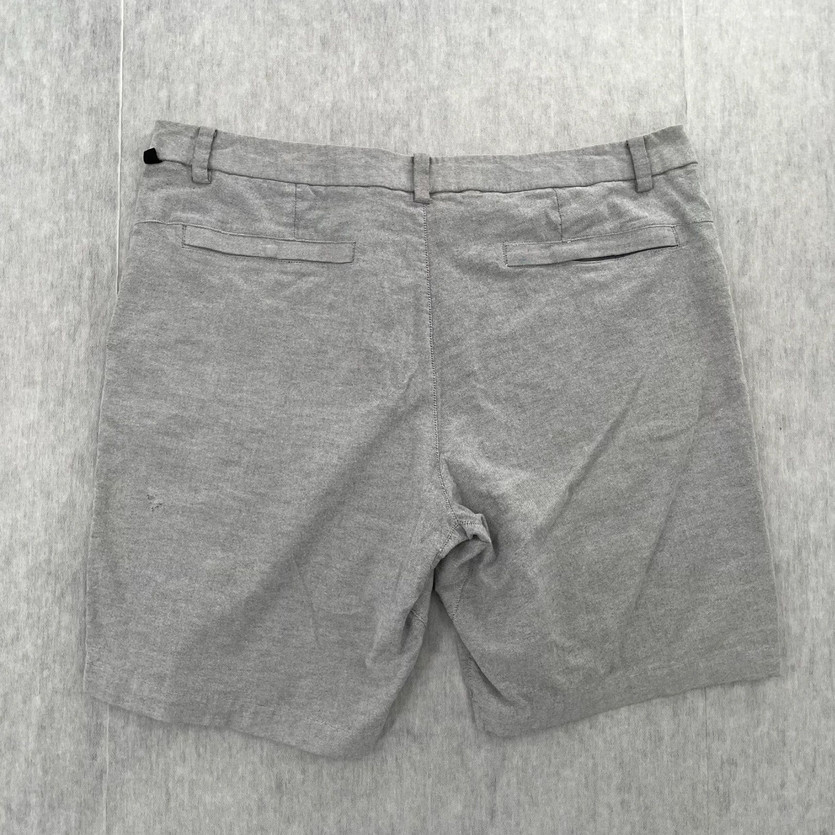 Lululemon VINTAGE Lululemon Shorts Adult 36 Gray Casual Men's Chino Pockets Logo 8in Inseam Size US 36 / EU 52 - 2 Thumbnail