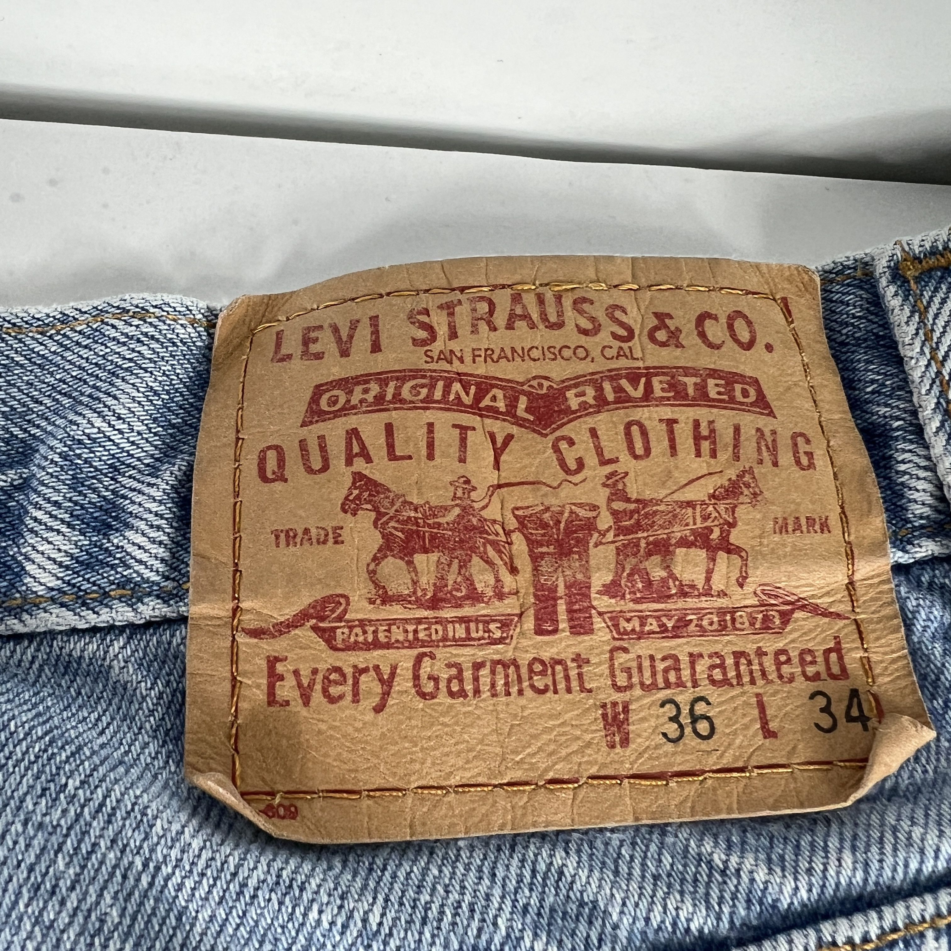 Levi's × Vintage Y2K Levi's Jeans 550 Relaxed Light Blue Faded Cotton Denim Size US 35 - 15 Thumbnail