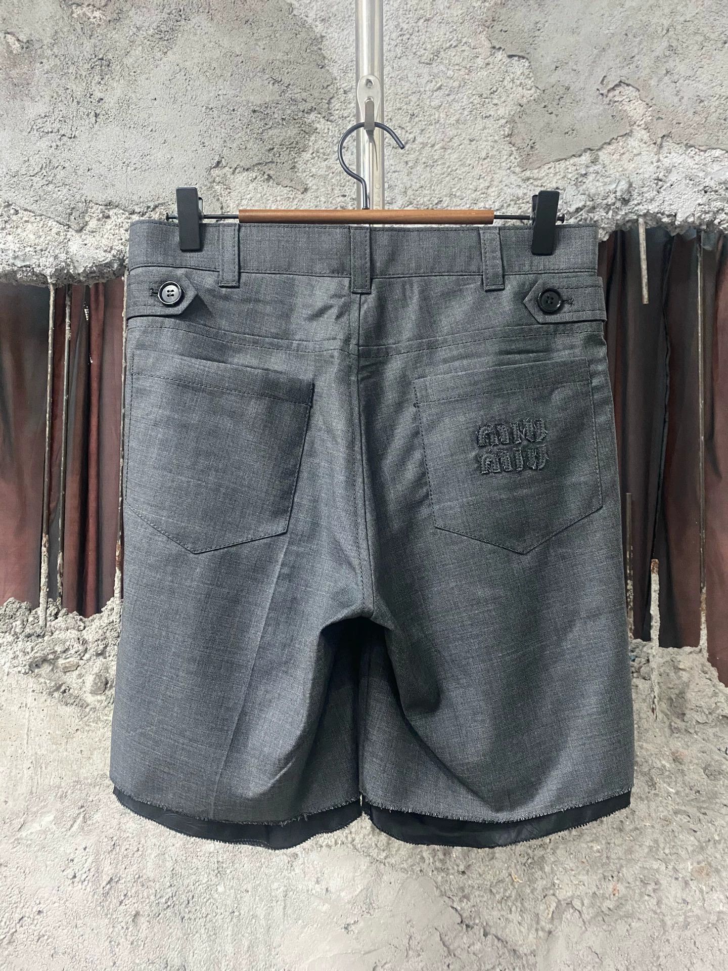 Miu Miu MIU MIU Applique Logo Wool Shorts Size 25" / US 0 / IT 36 - 2 Thumbnail
