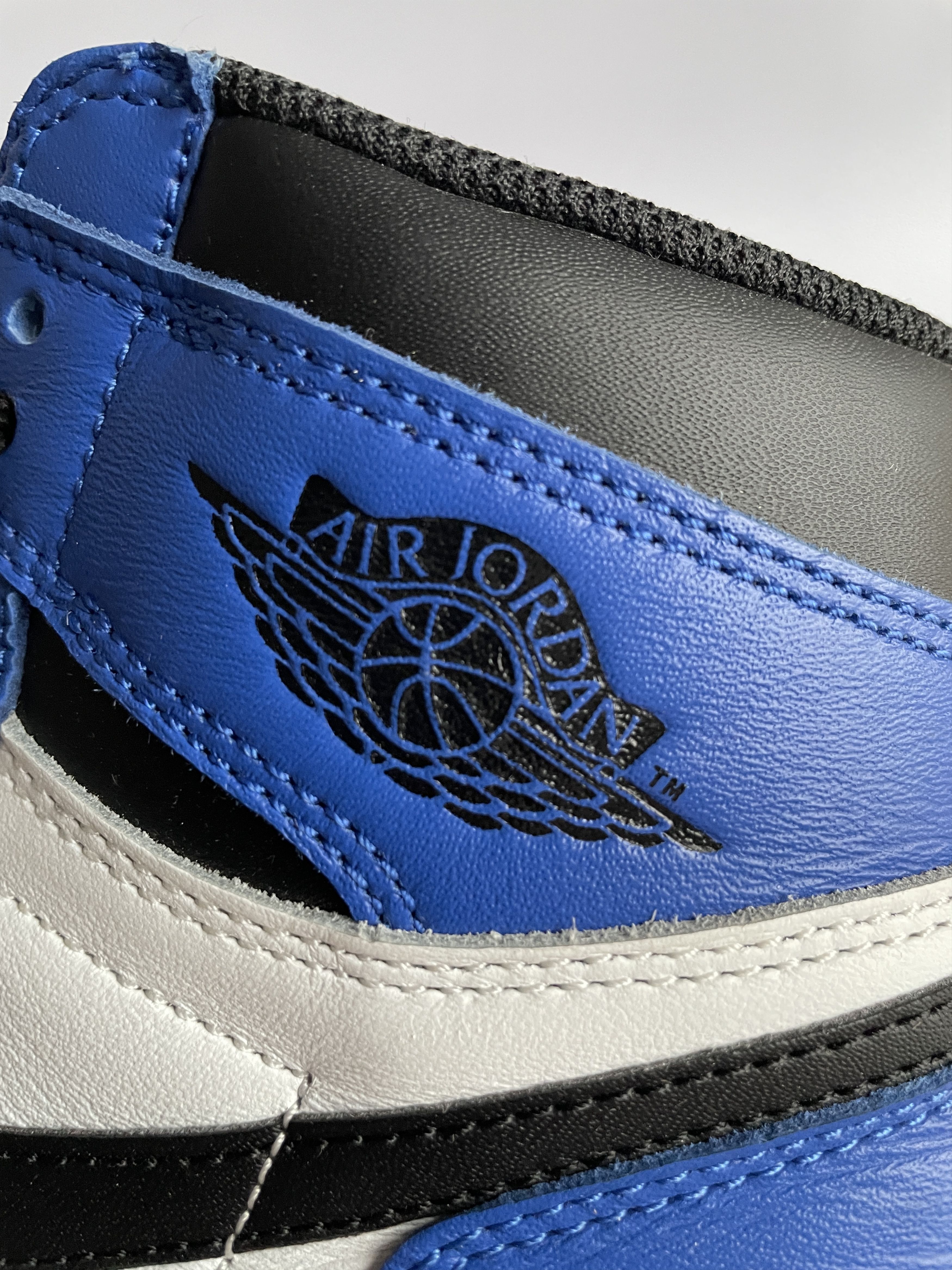Jordan Brand Nike Air Jordan 1 off Retro High Game Royal White bred 2017 Size US 8.5 / EU 41-42 - 8 Thumbnail