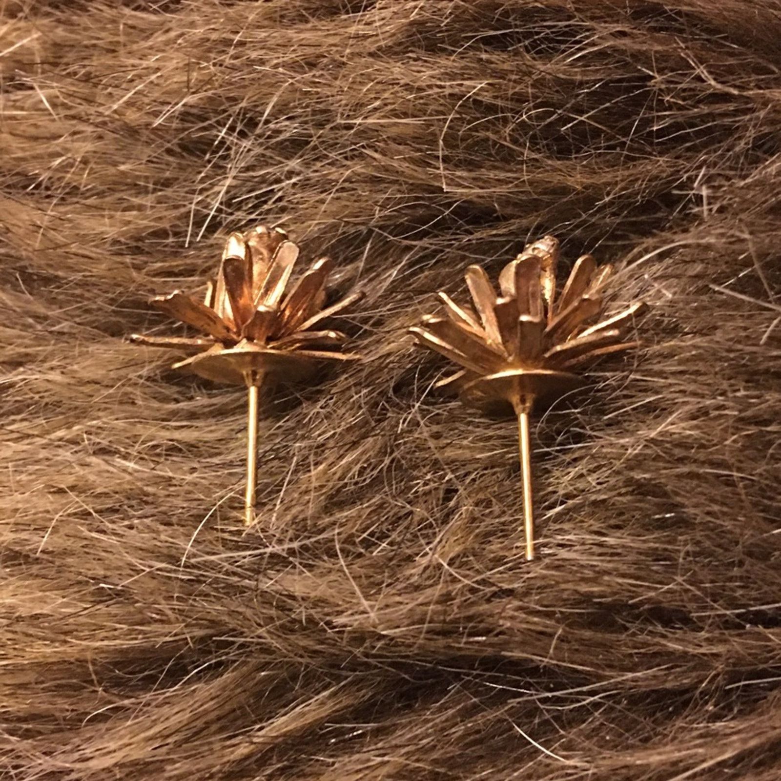 Jewelry Vintage gold tone pine cone pierced earrings Size ONE SIZE - 4 Thumbnail