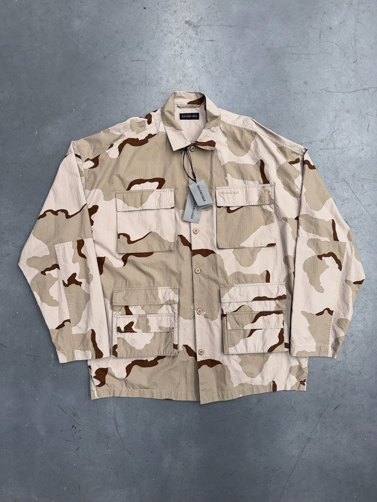 Balenciaga Balenciaga Camo Oversized Cargo Shirt - Size 41 Size US XXL / EU 58 / 5 - 1 Thumbnail