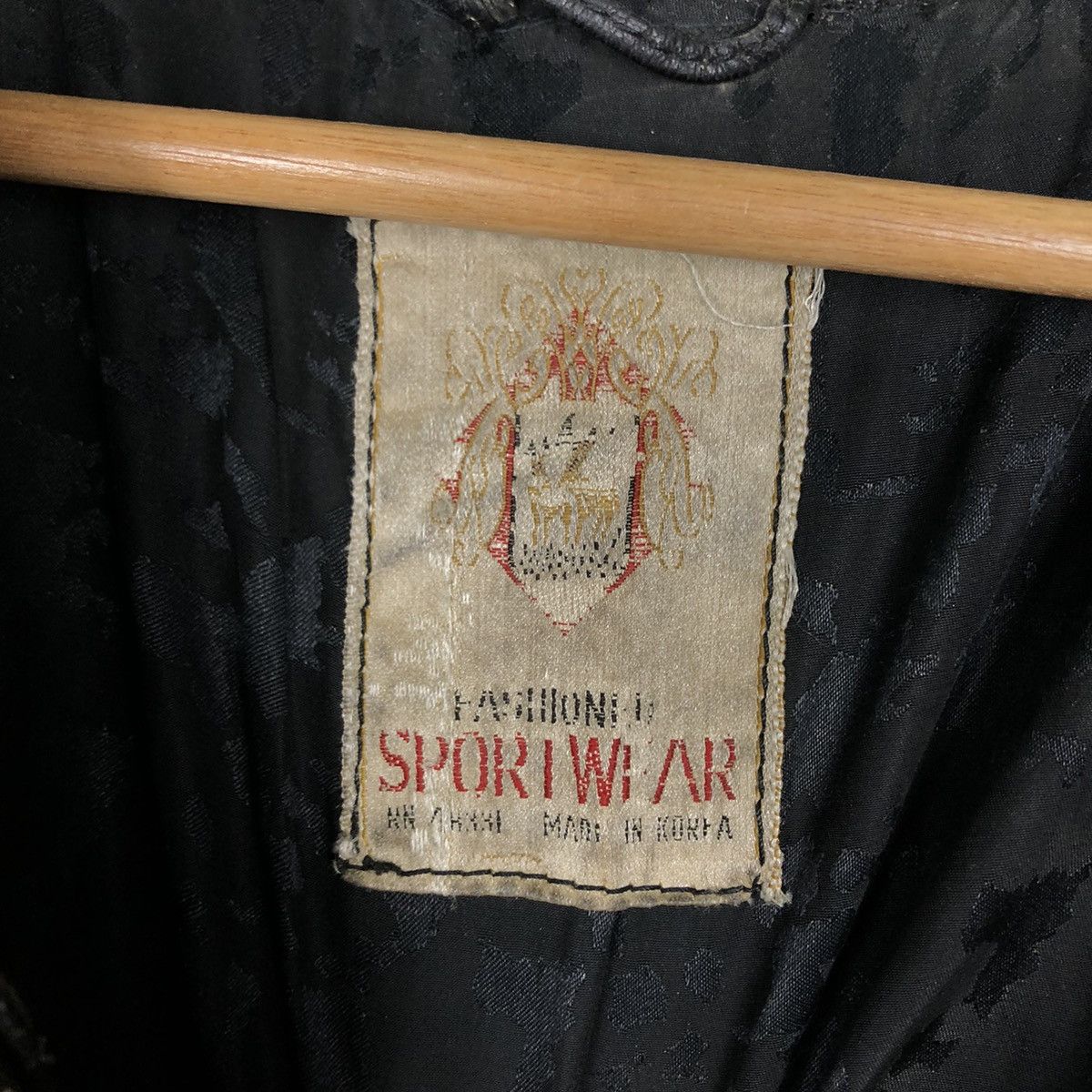 Japanese Brand Vintage Bomber Genuine Leather Jacket Sportwear IsseyMiyake Size US M / EU 48-50 / 2 - 13 Thumbnail
