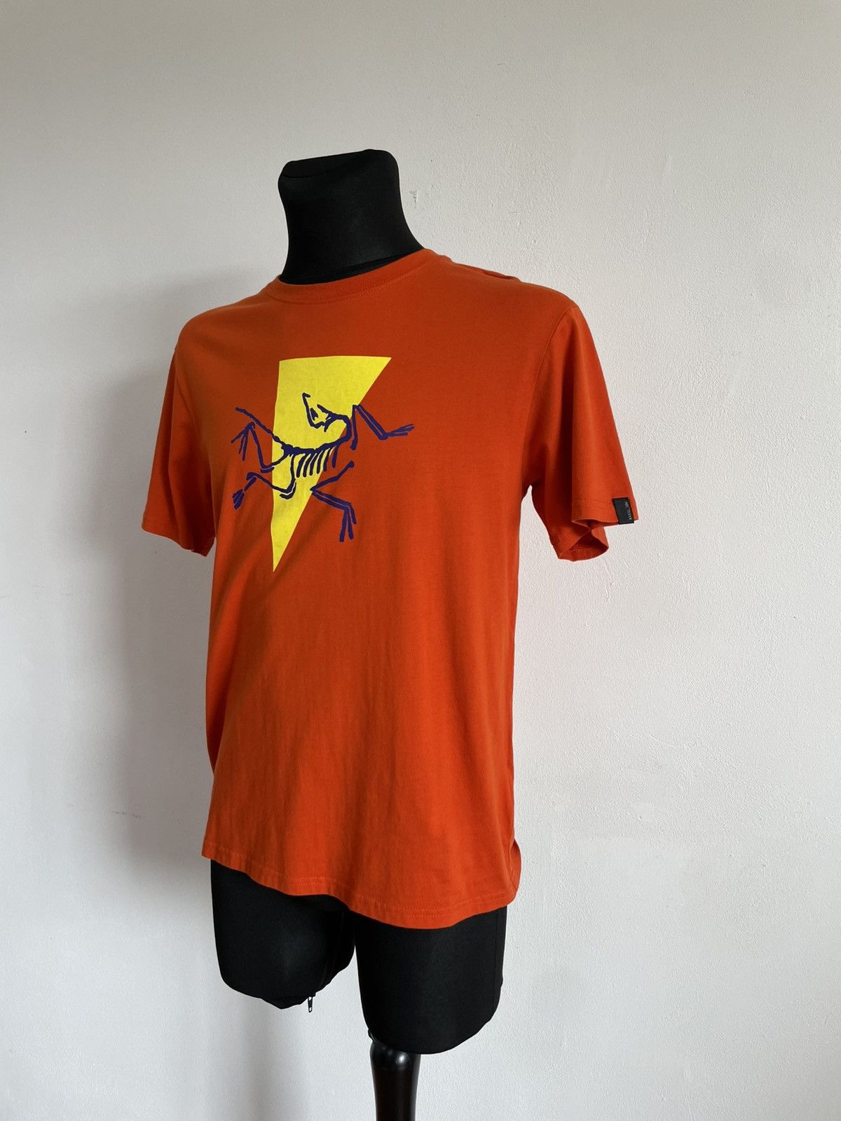 Arc'teryx × Vintage Vintage Arc'teryx Apostrophe Big Logo Orange T-shirt Size M Size US M / EU 48-50 / 2 - 2 Thumbnail