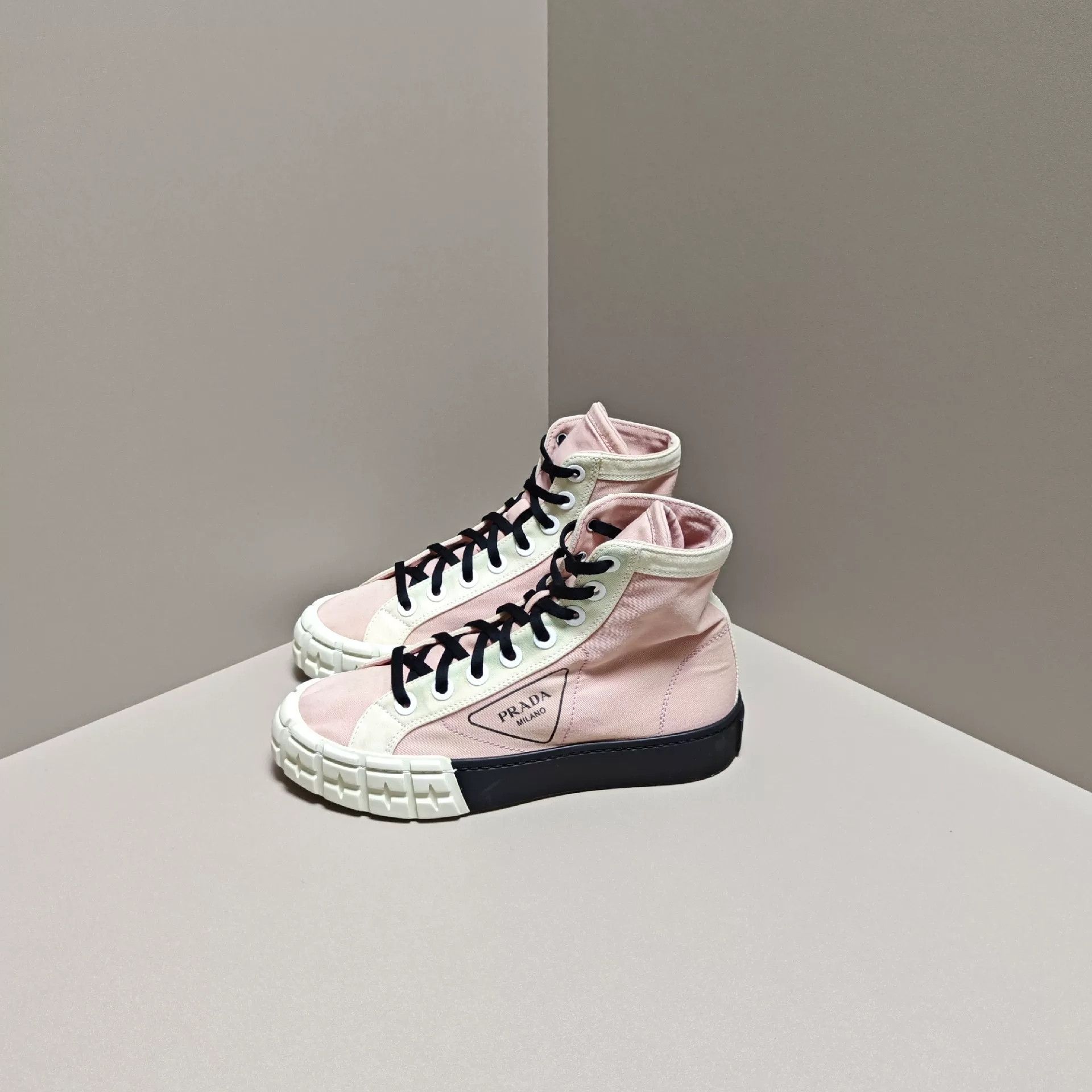 Prada Prada Hitop Sneakers us_5 Women Size US 5 / IT 35 - 1 Thumbnail