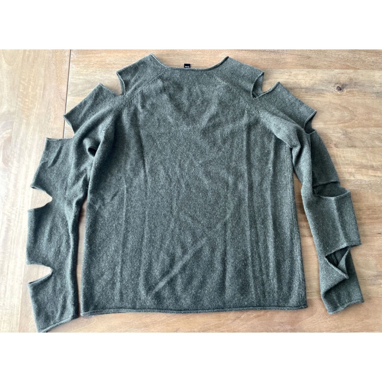AQUA Aqua Sweater Women's Medium Green 100% Cashmere Cold Shoulder Cut Out Sleeves Size M / US 6-8 / IT 42-44 - 2 Thumbnail