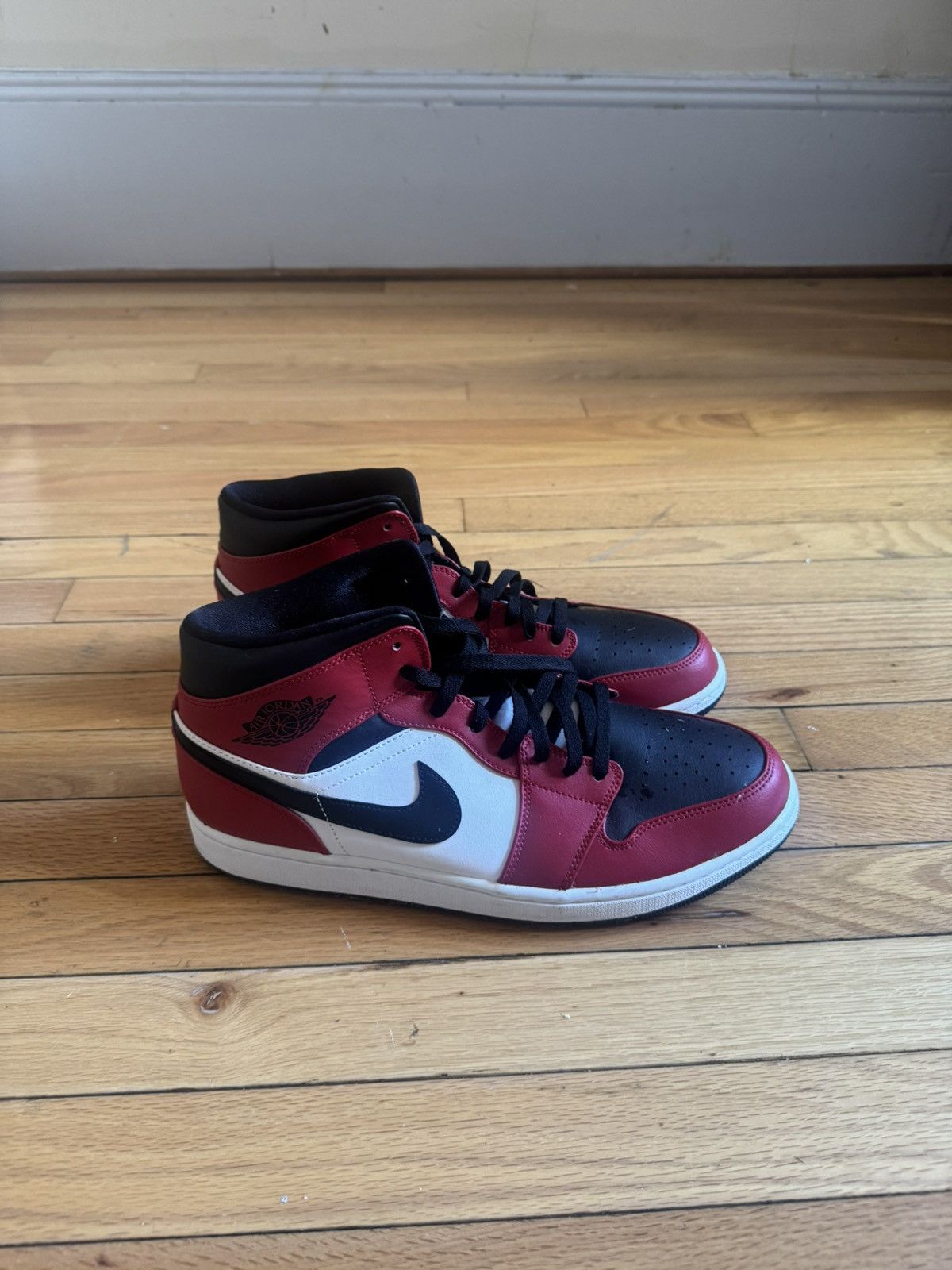 Jordan Brand Air Jordan 1 Mid ‘Chicago Black Toe’ - Size US 13 M Size US 13 / EU 46 - 1 Thumbnail