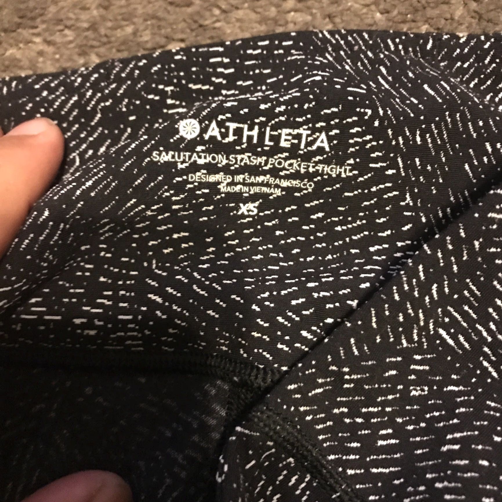 Athleta Athleta Leggings 7/8 XS Black Stash Pocket II Printed Salutation Athletic Womens Yoga Running Gym 7/8 Tight Size 26" / US 2 / IT 38 - 4 Thumbnail
