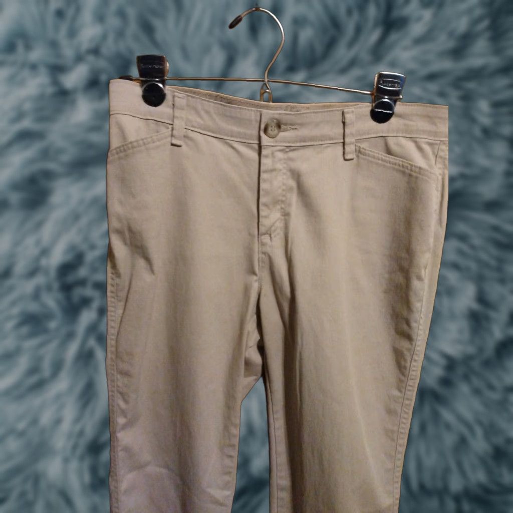 Lee **Lee Rider Women's Petite Size 8 Tan Cotton/Spandex Pants** User: Lee Rider Women's Petite Size 8 Tan Cotton/Spandex Pants Size 30" / US 8 / IT 44 - 1 Thumbnail