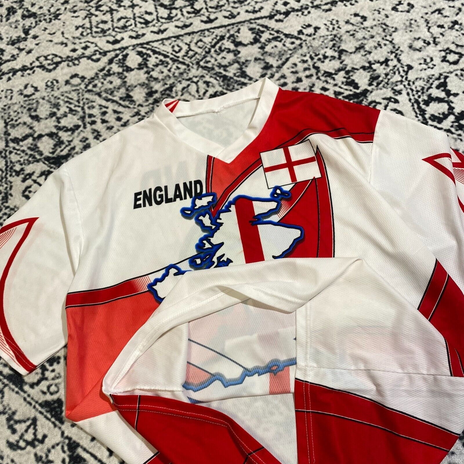 Vintage Vintage White Red Polyester T-Shirt Size XL England Football Size US XL / EU 56 / 4 - 9 Thumbnail